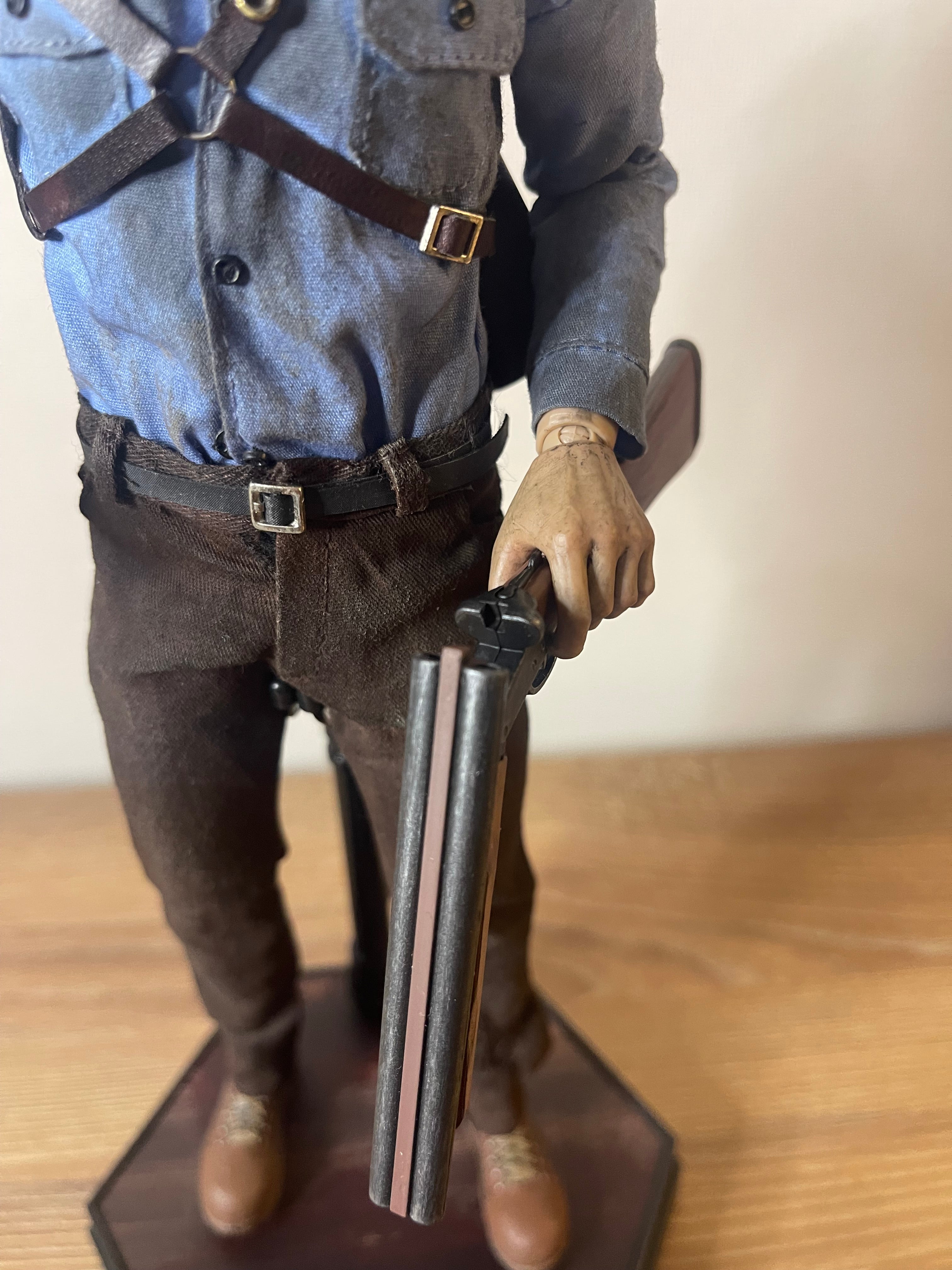 Ash Williams “The Evil Dead” 1/6 THE ASMUS COLLECTIBLES EDICIÓN (2014)