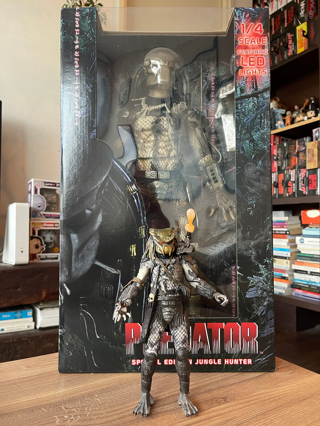 figura NECA Predator Jungle Hunter 1/4 Scale con LED