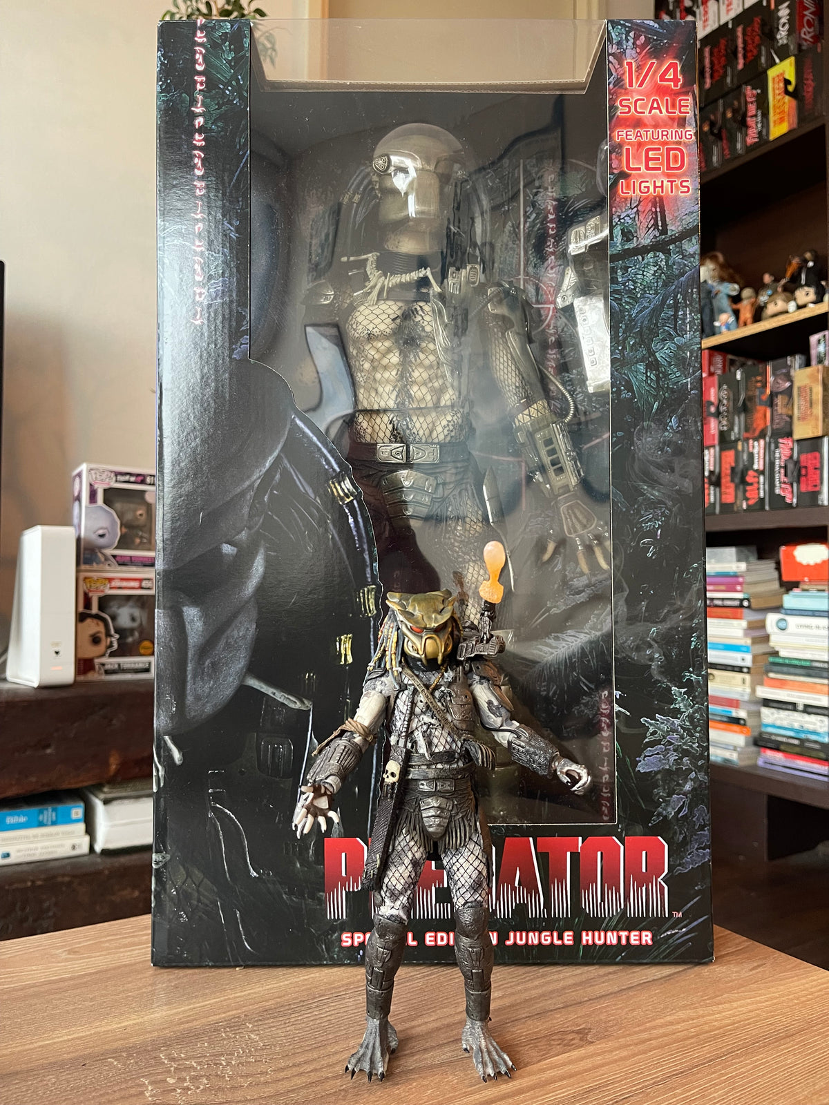 figura NECA Predator Jungle Hunter 1/4 Scale con LED