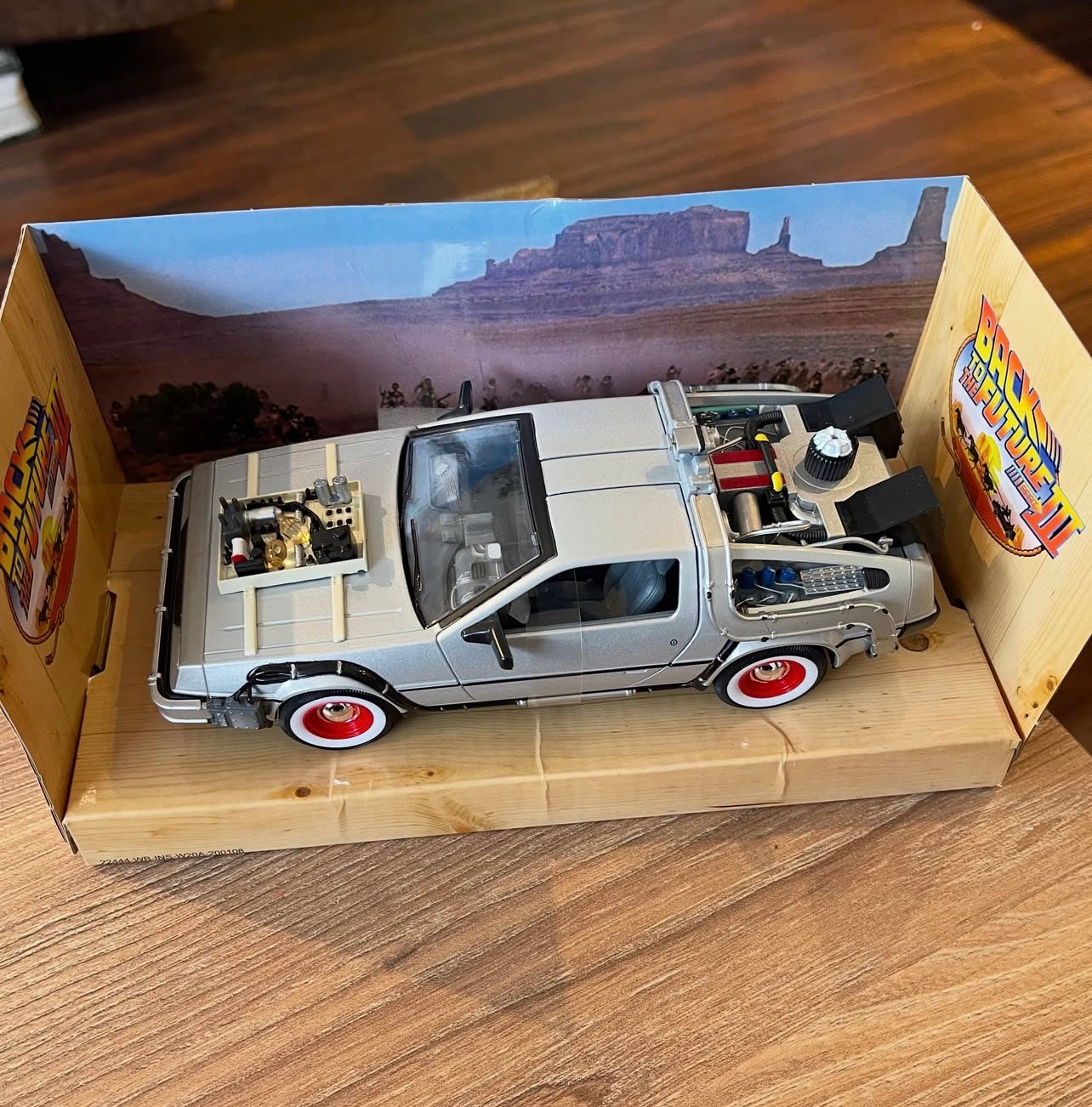 DeLorean Time Machine back to the future III Escala 1:24 DIE CAST WELLY