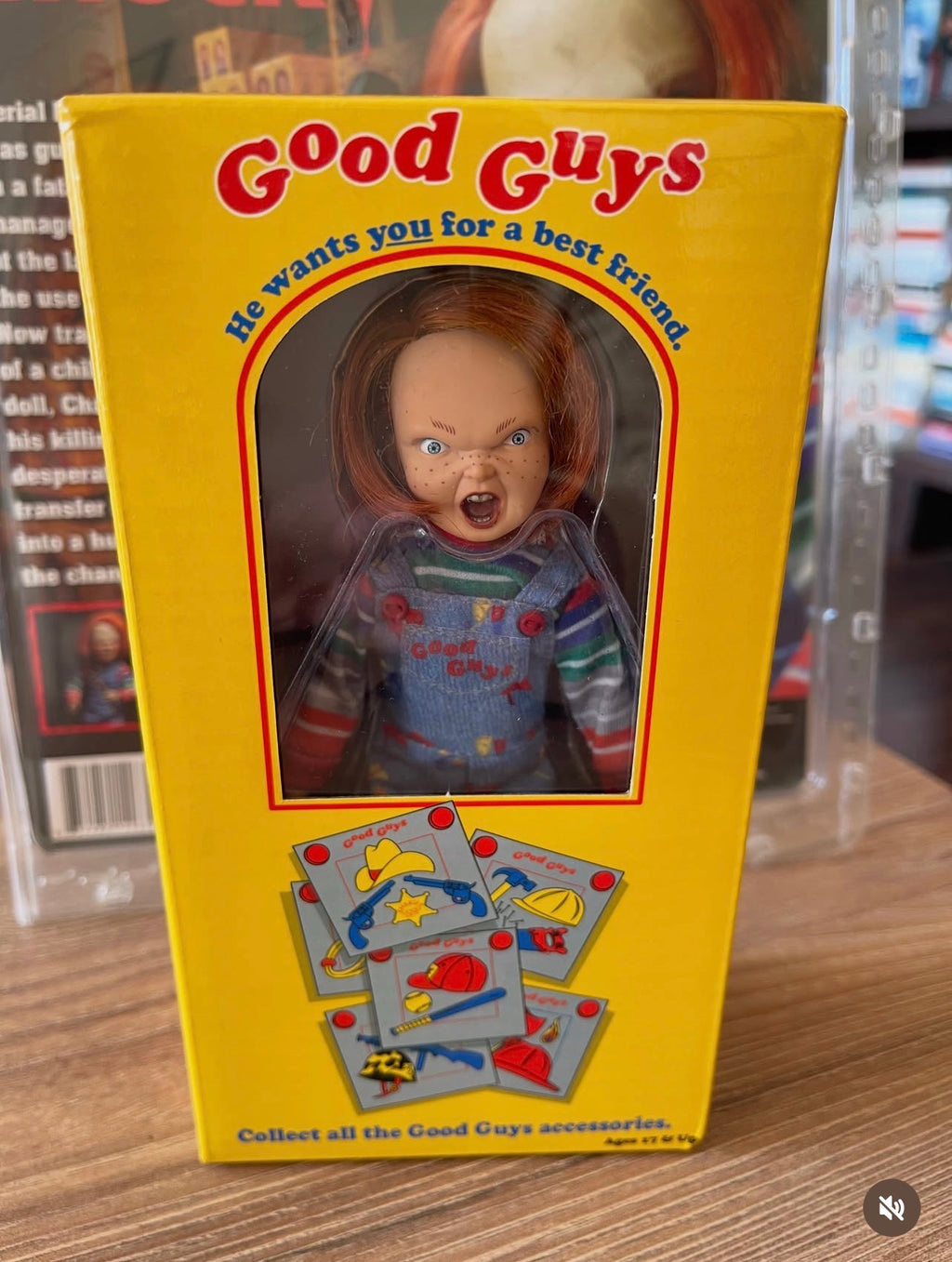Chucky muñeco NECA Retro Cloth 8" con cuchillo