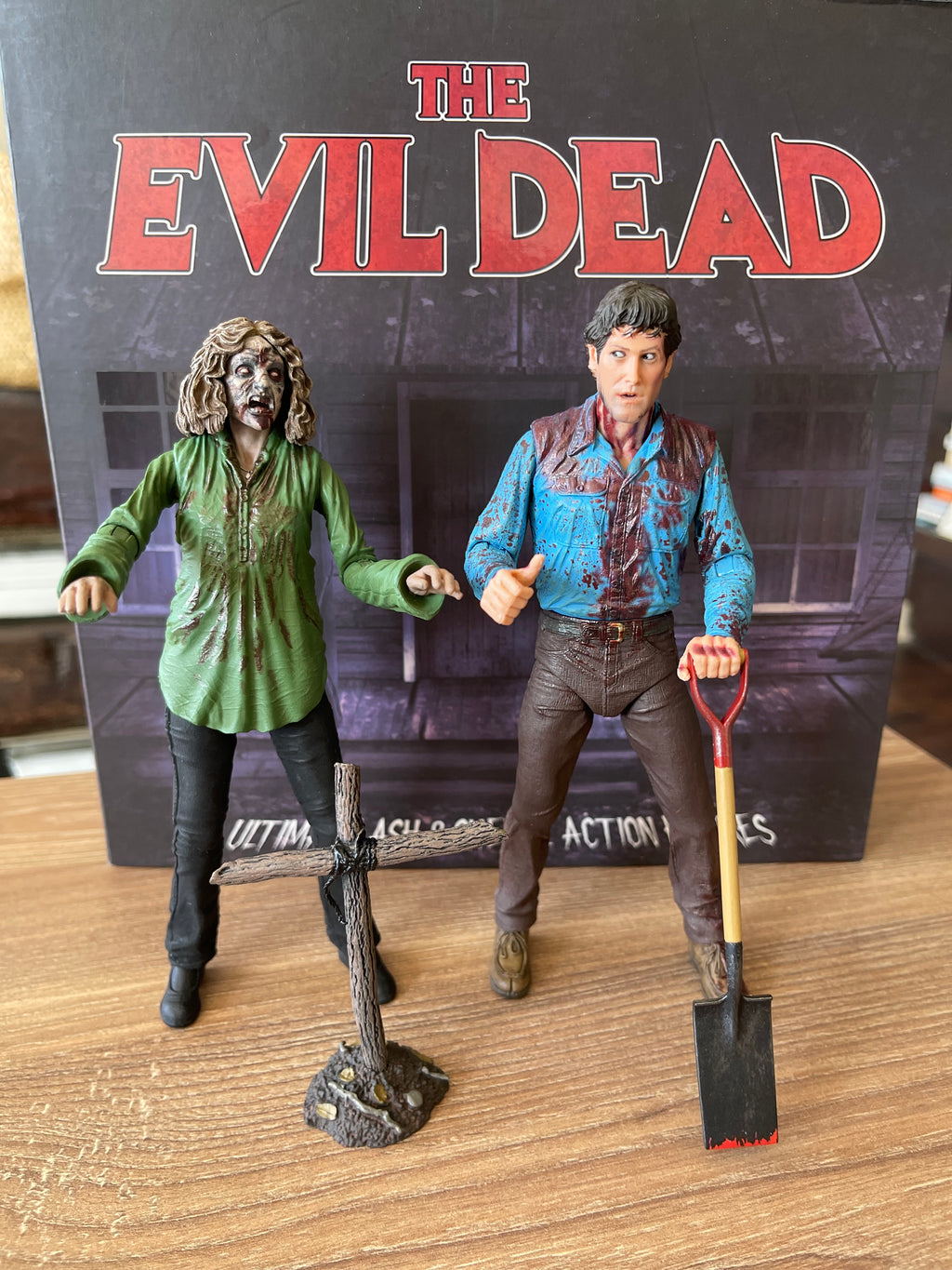 Neca – Ultimate Bloody Ash &amp; Cheryl Williams – Evil Dead 7"