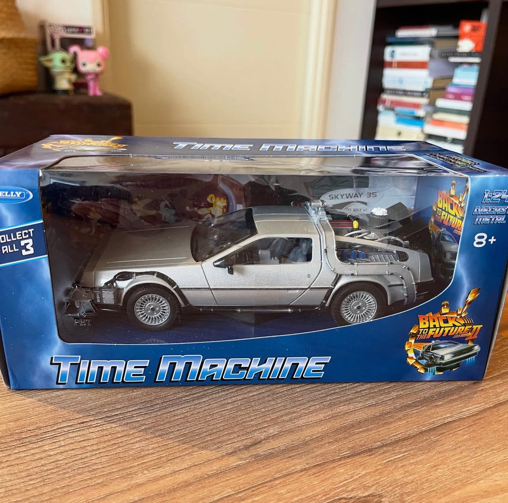 DeLorean Back  to the future II WELLY ESCALA 1:24 DIE CAST