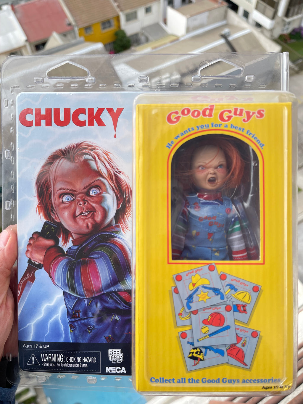 Chucky muñeco NECA Retro Cloth 8" con cuchillo