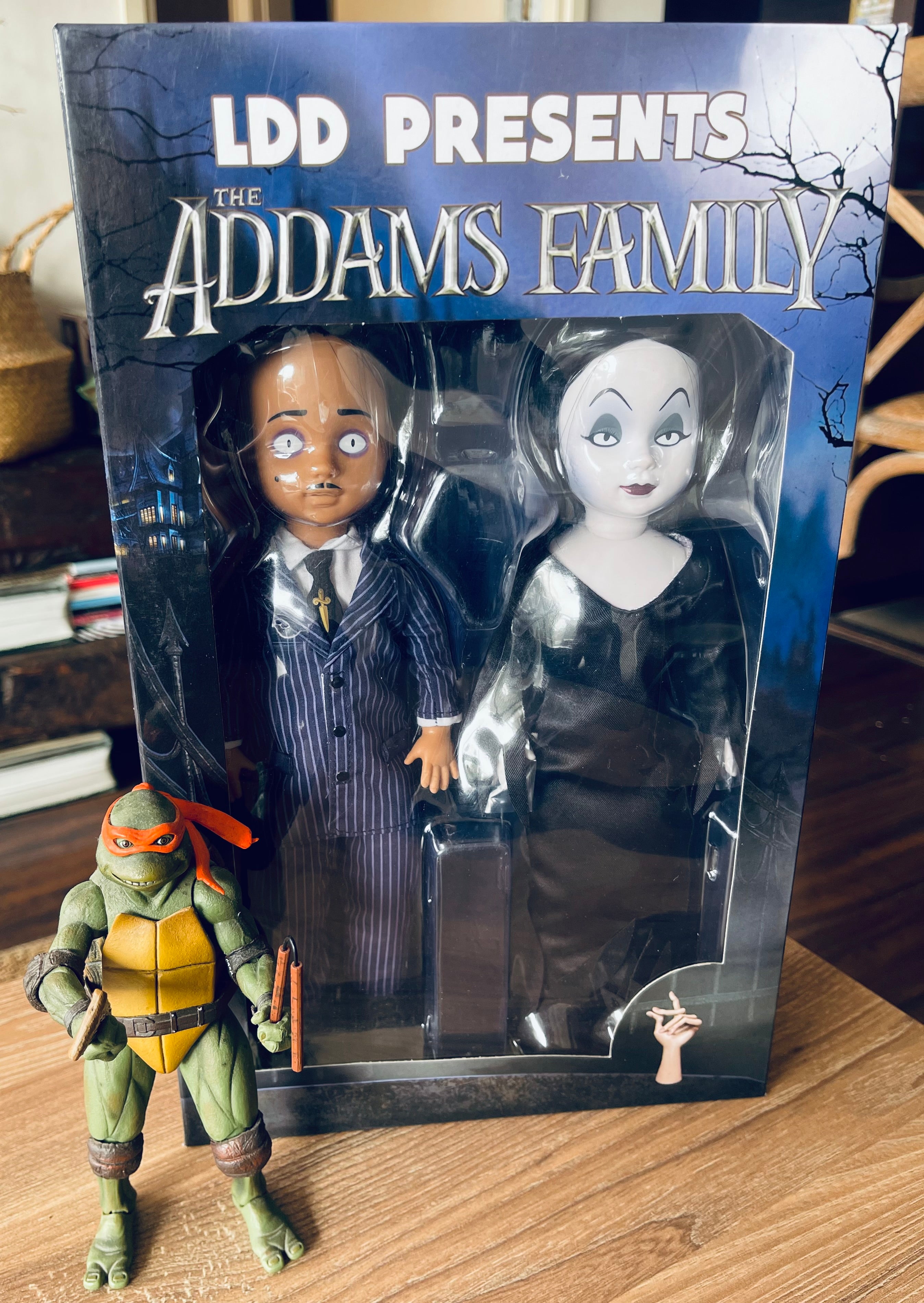 The Addams Family- Gómez & Morticia escala 1/6 MEZCO de la línea LLD