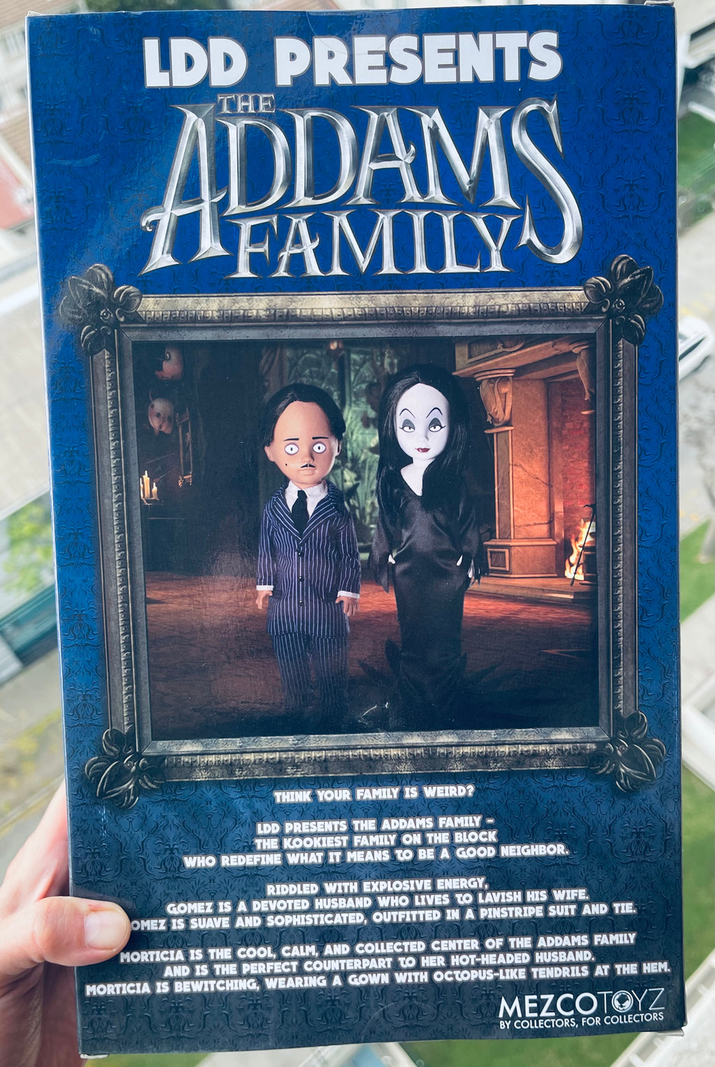 The Addams Family- Gómez & Morticia escala 1/6 MEZCO de la línea LLD