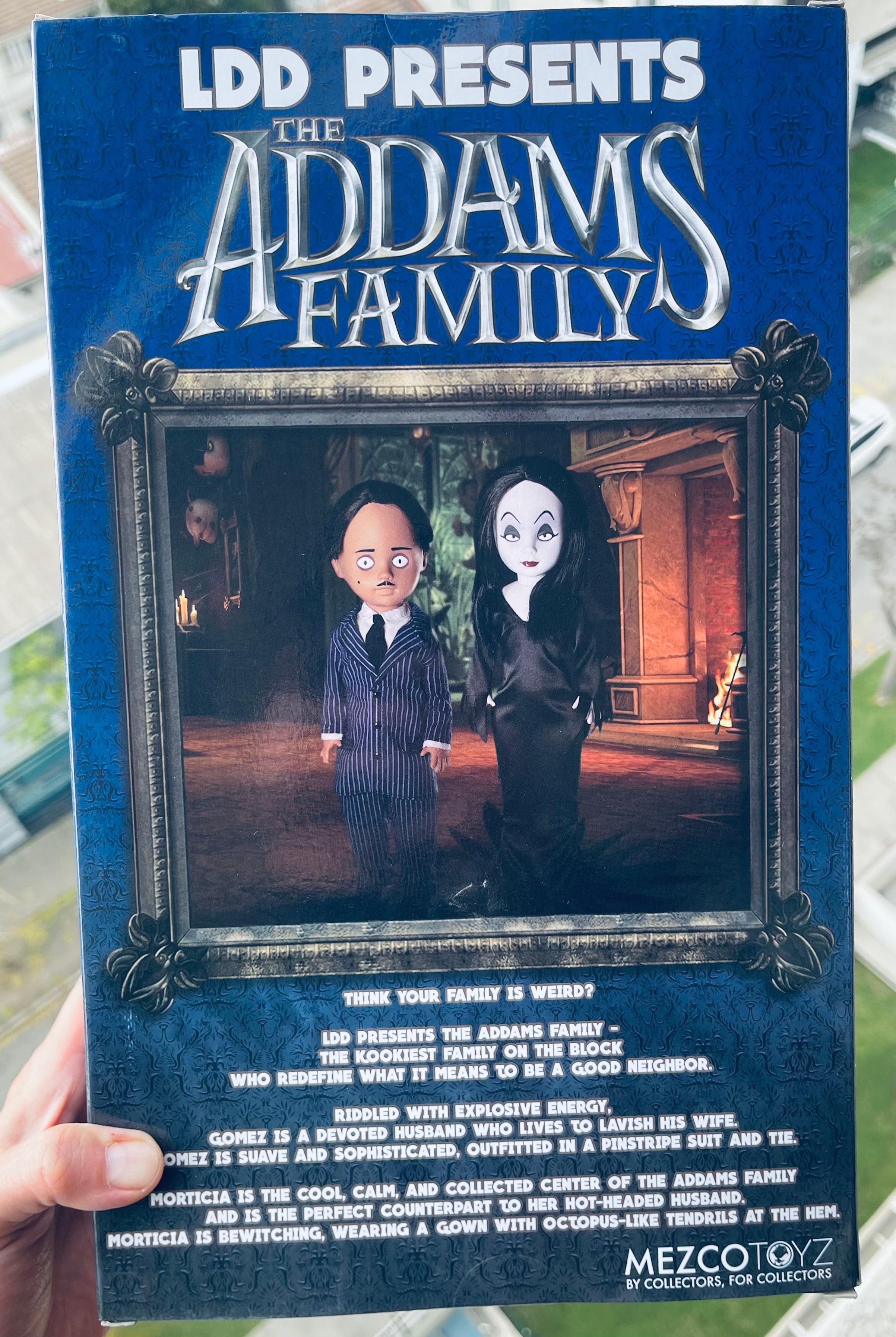 The Addams Family- Gómez & Morticia escala 1/6 MEZCO de la línea LLD
