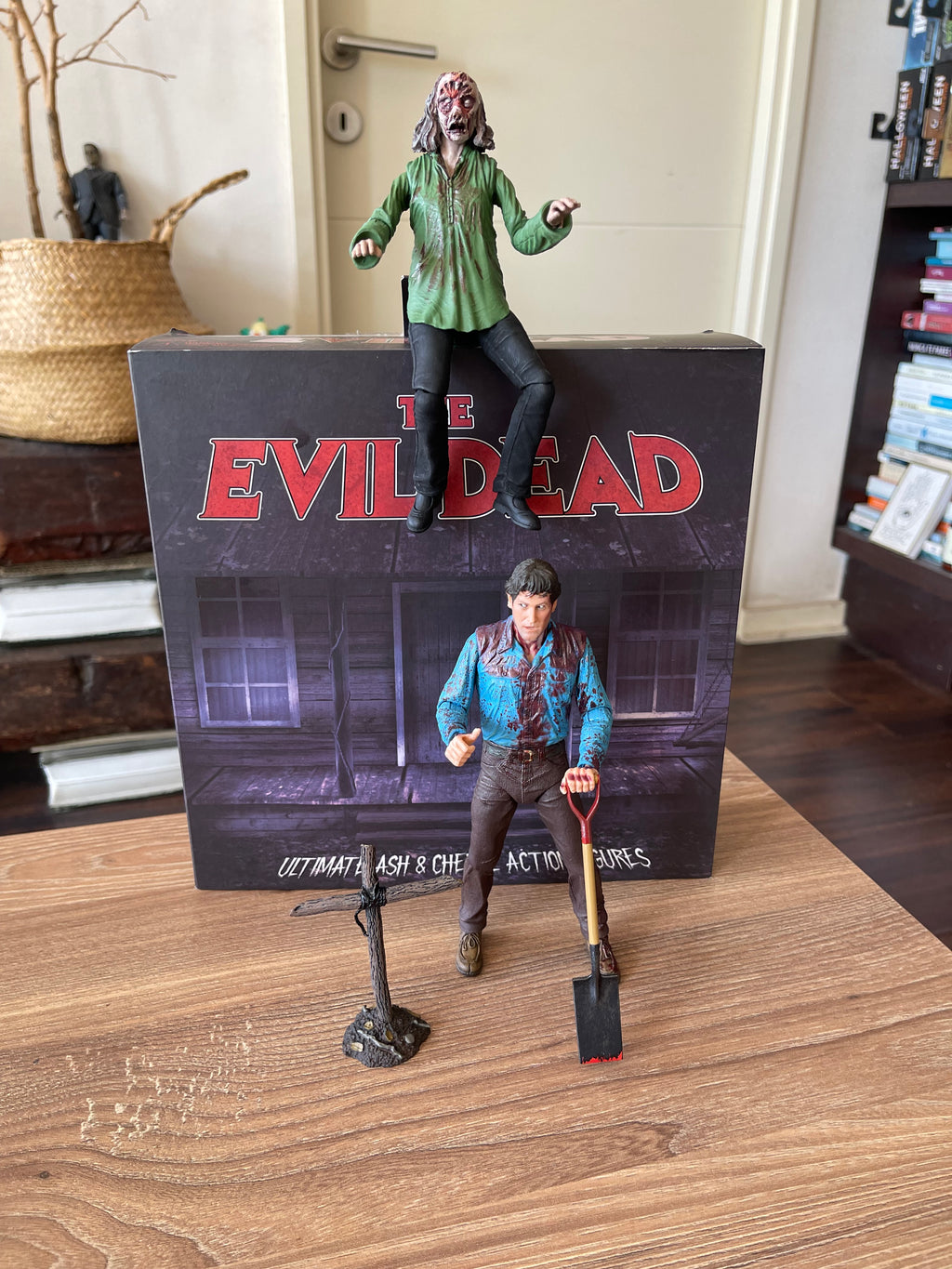 Neca – Ultimate Bloody Ash &amp; Cheryl Williams – Evil Dead 7"