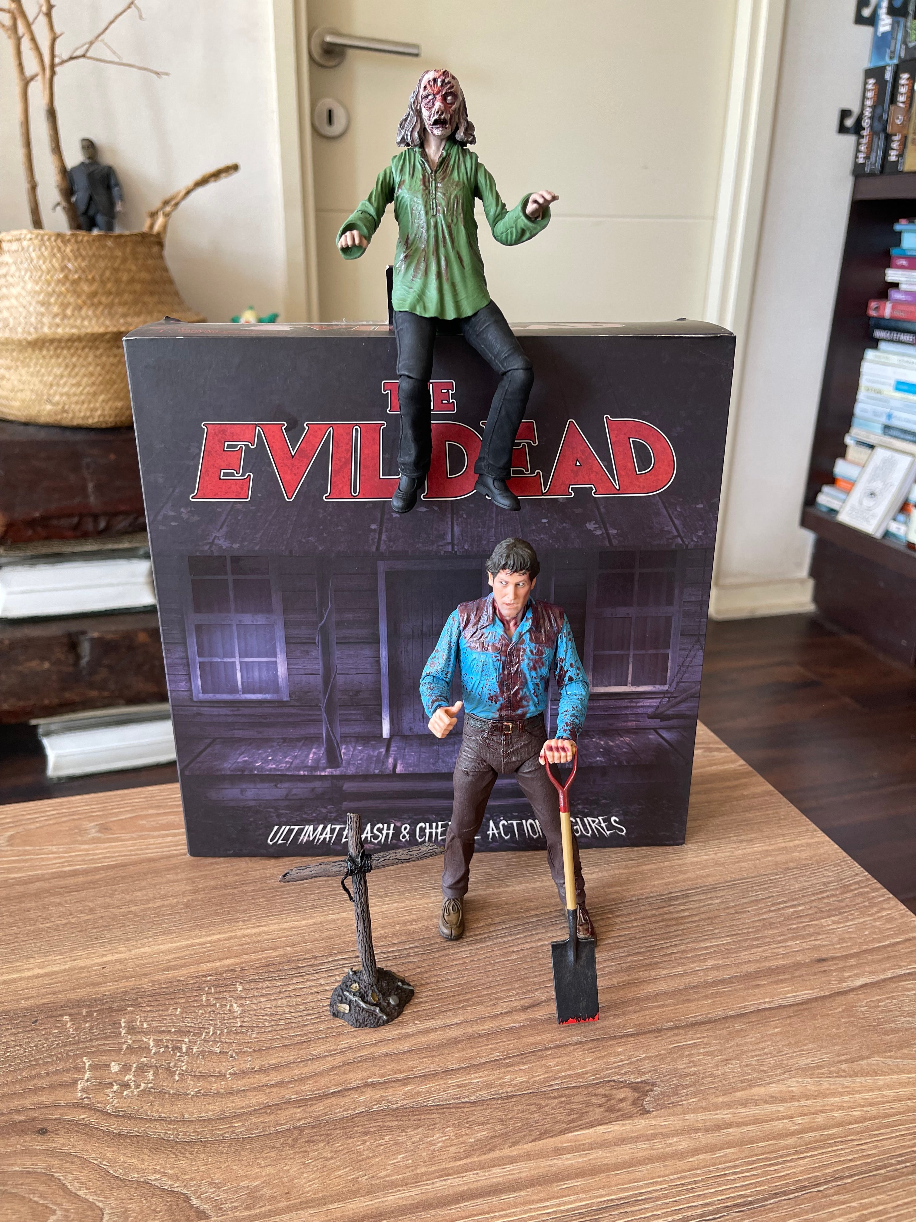 Neca – Ultimate Bloody Ash &amp; Cheryl Williams – Evil Dead 7"
