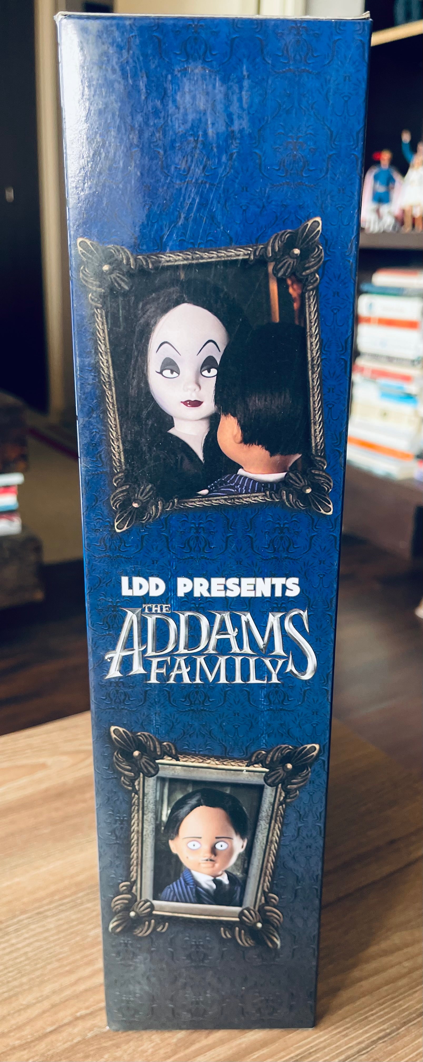 The Addams Family- Gómez & Morticia escala 1/6 MEZCO de la línea LLD