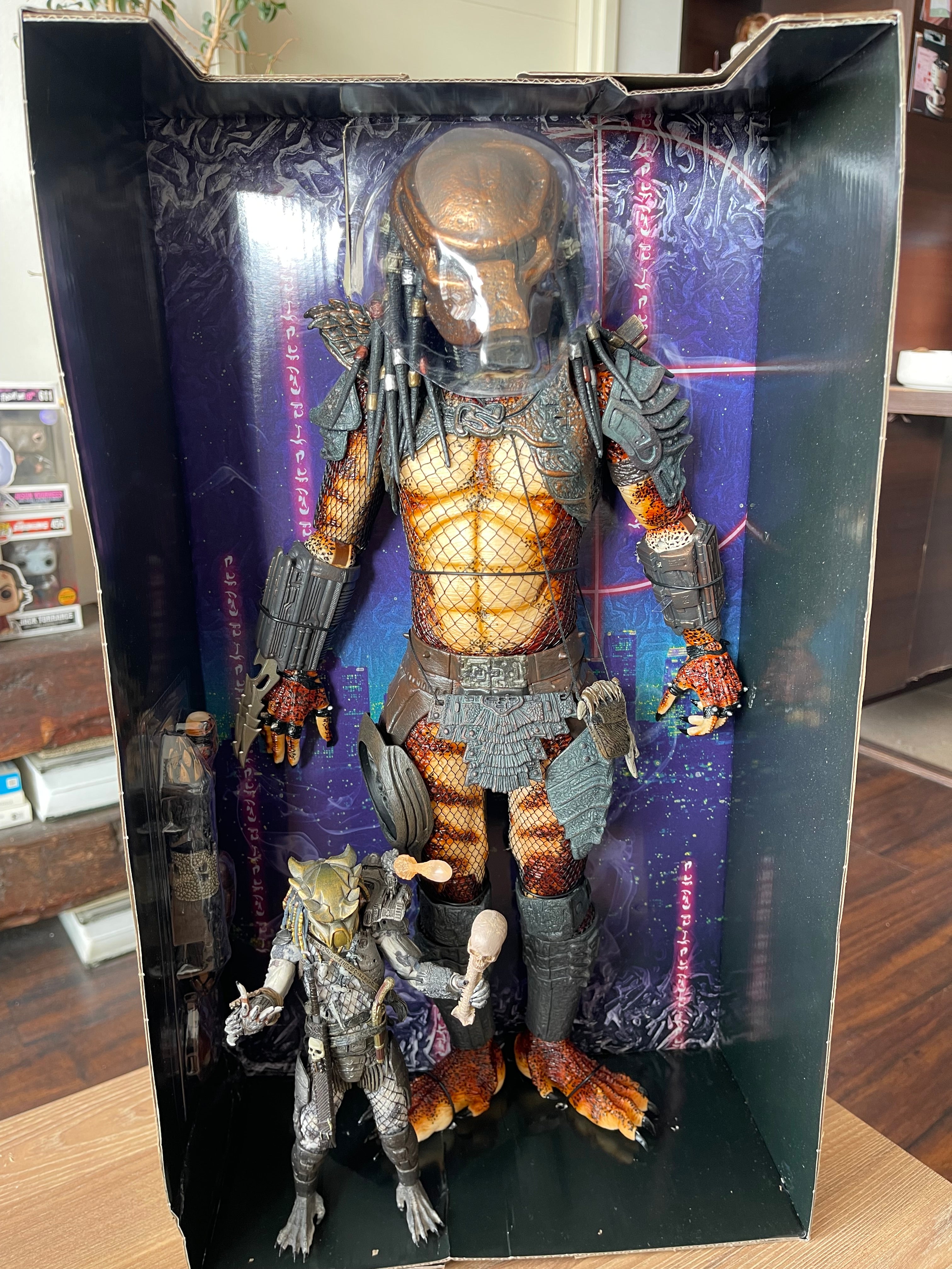 NECA Predator 2 City Hunter 1/4 Scale con LED