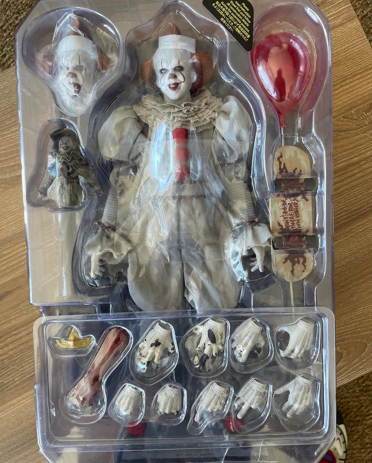 🎈🤡 IT (2017) – PENNYWISE 1/6 HOT TOYS 🤡🎈