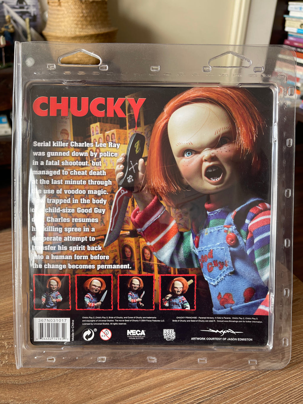 Chucky muñeco NECA Retro Cloth 8" con cuchillo
