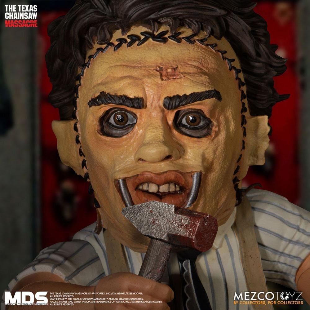 figura Mezco Designer Series (MDS) Leatherface está basada en la versión de 1974