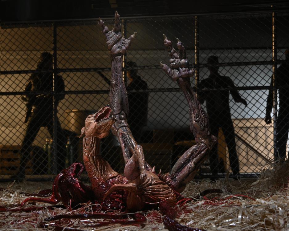 The Thing Deluxe Neca Ultimate Dog Creature