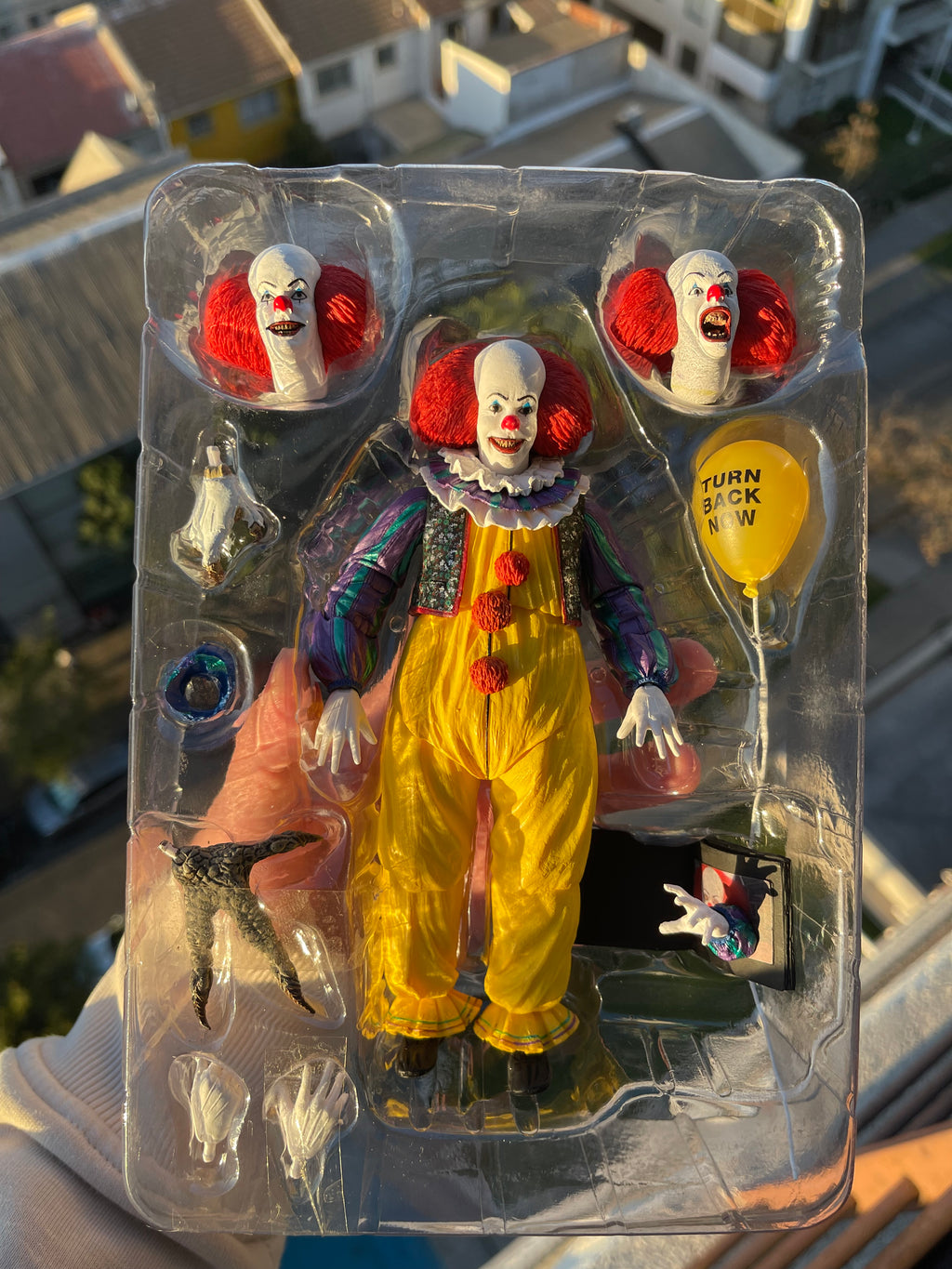 IT Pennywise 1990 Neca Ultimate (Caja Negra)