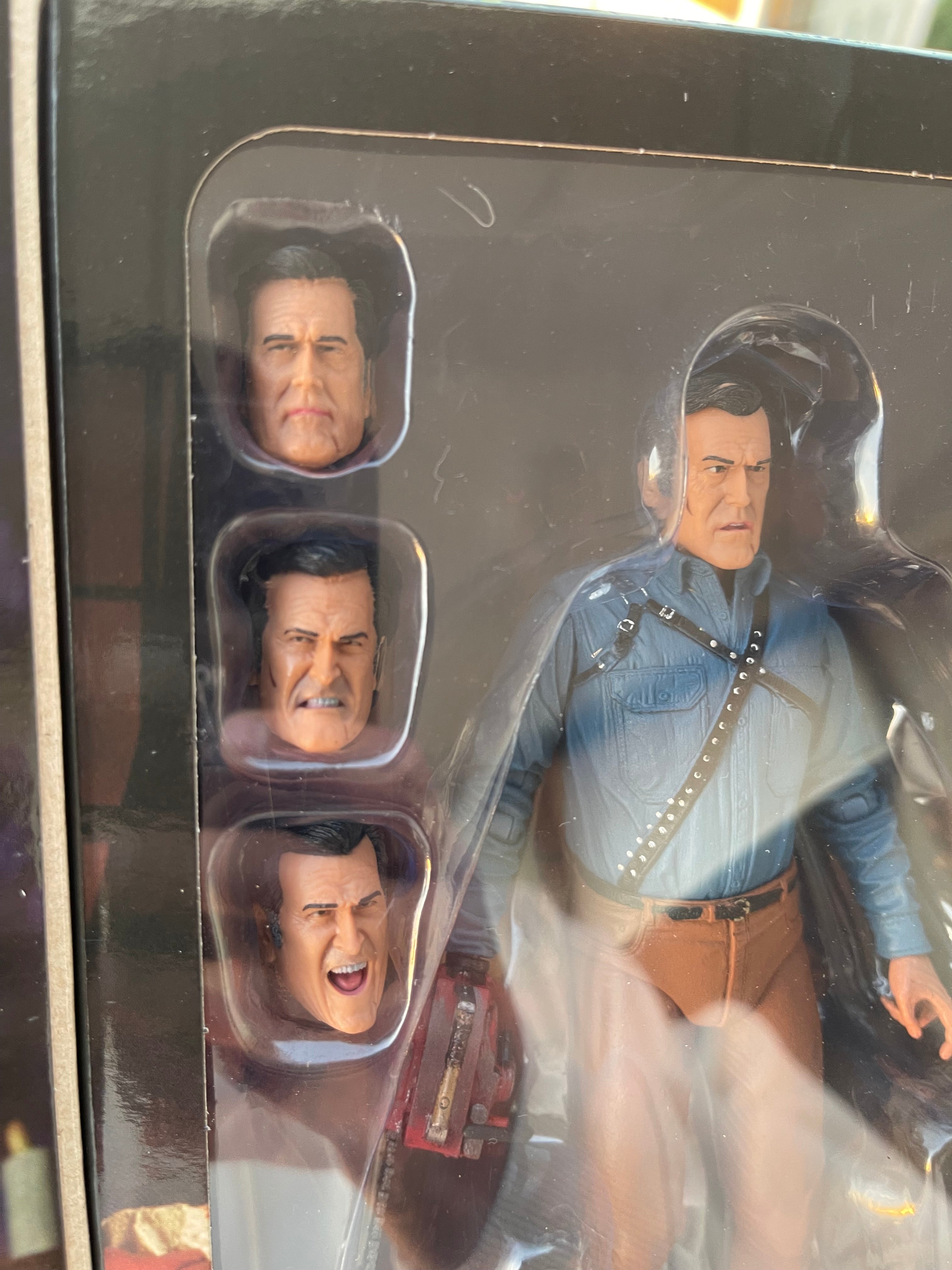 Ash vs Evil Dead (Ash Williams) Caja 3D Neca Ultimate