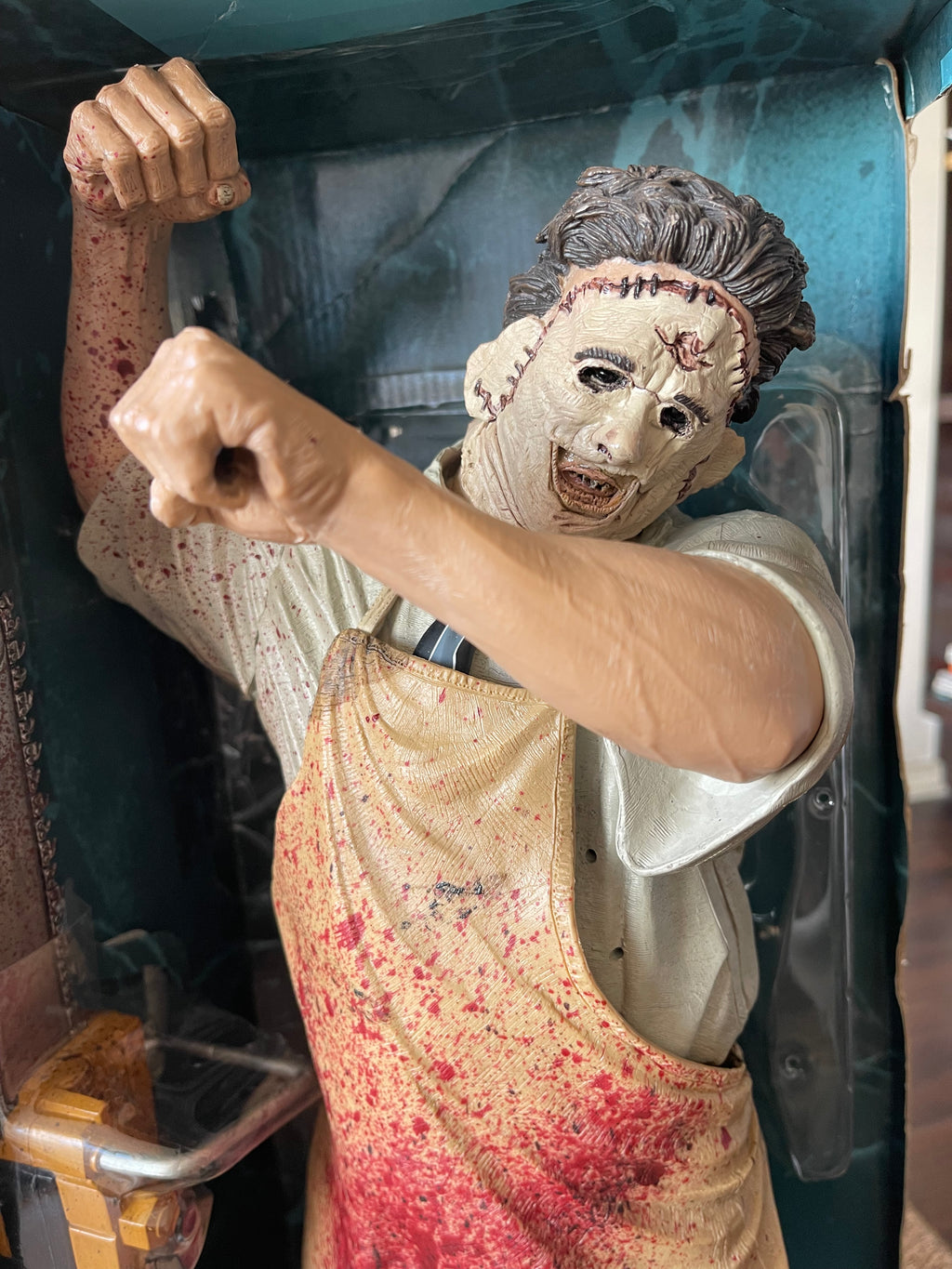 LEATHERFACE MOVIE MANIACS SERIES 4 ESCALA 1/4 18” PULGADAS CON SONIDO Y SENSOR DE SONIDO AÑO 2001