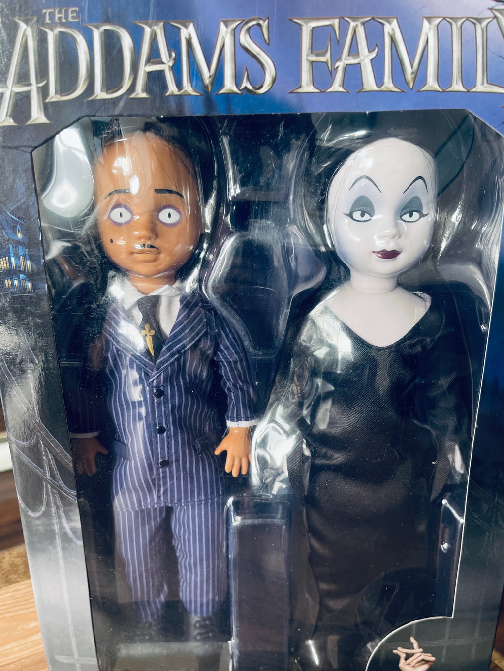 The Addams Family- Gómez & Morticia escala 1/6 MEZCO de la línea LLD