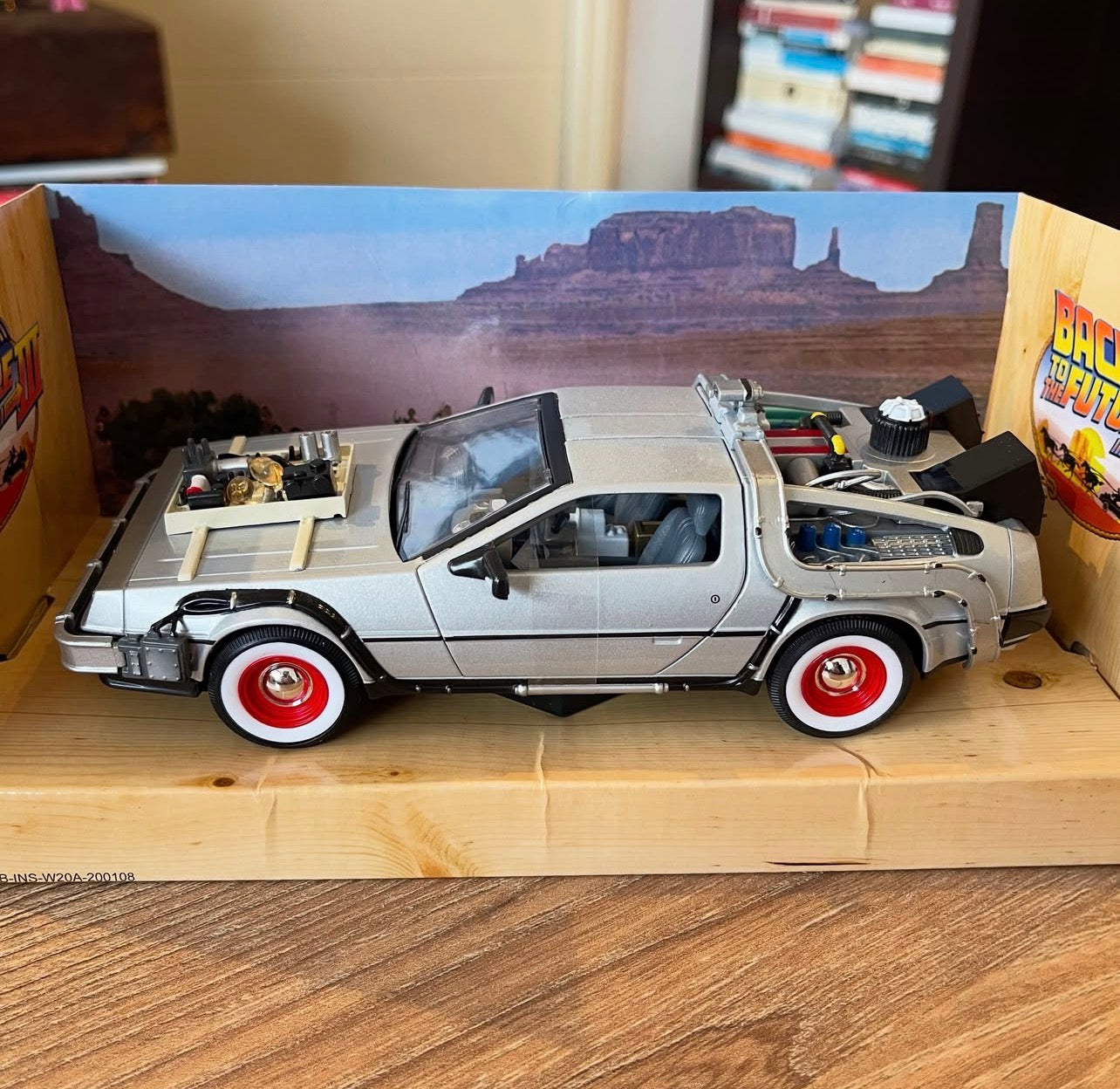 DeLorean Time Machine back to the future III Escala 1:24 DIE CAST WELLY