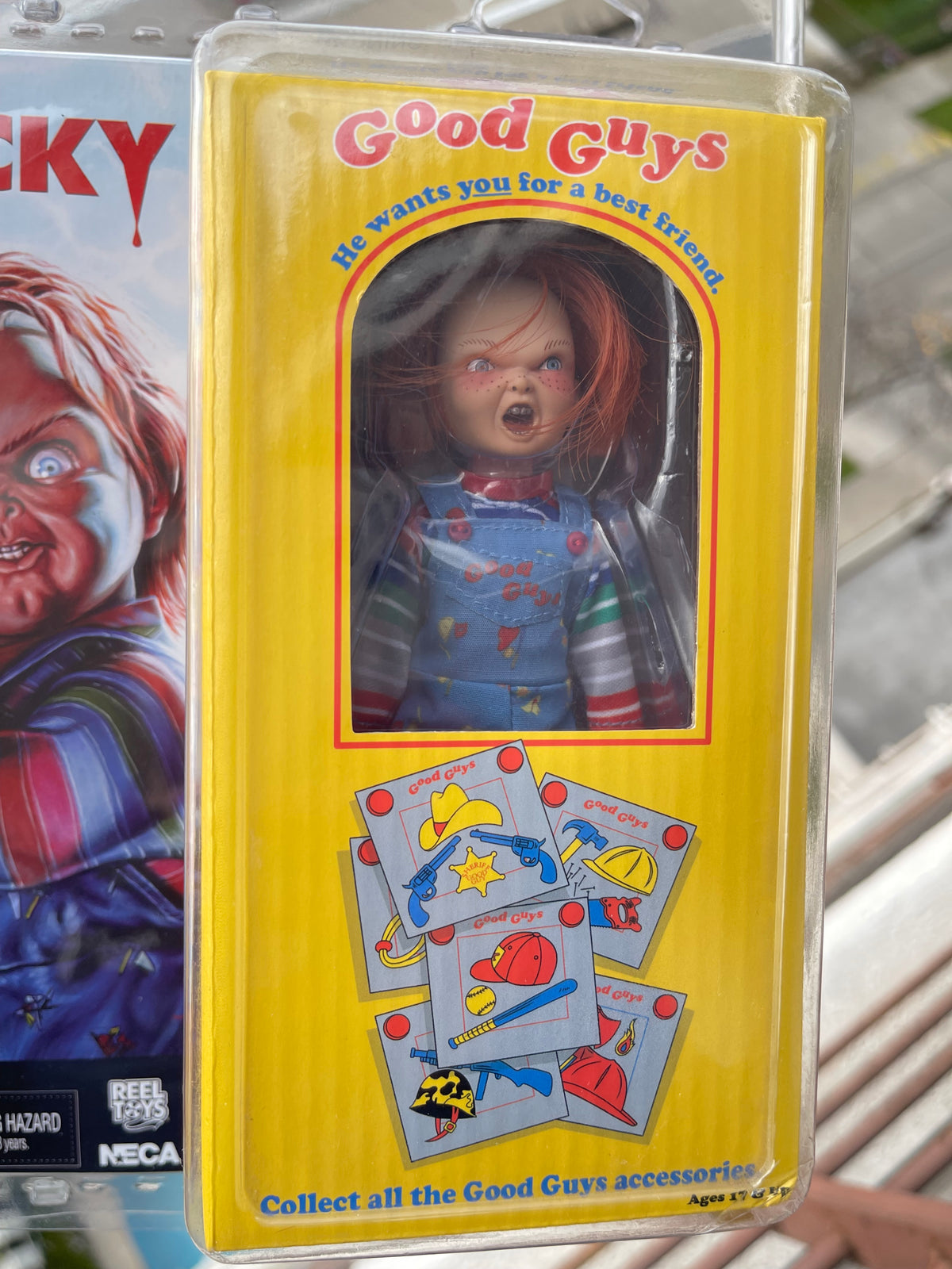 Chucky muñeco NECA Retro Cloth 8" con cuchillo