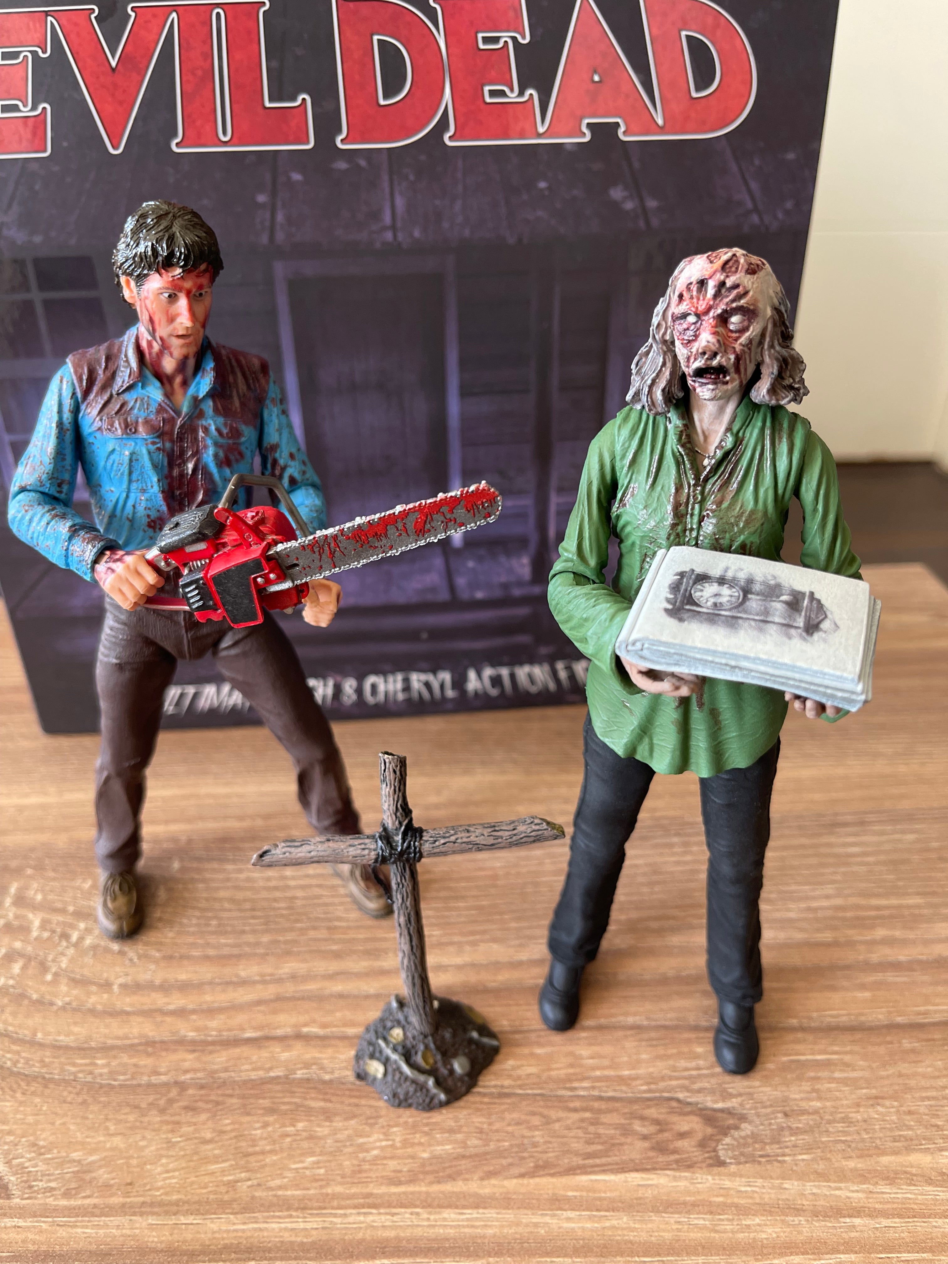 Neca – Ultimate Bloody Ash &amp; Cheryl Williams – Evil Dead 7"