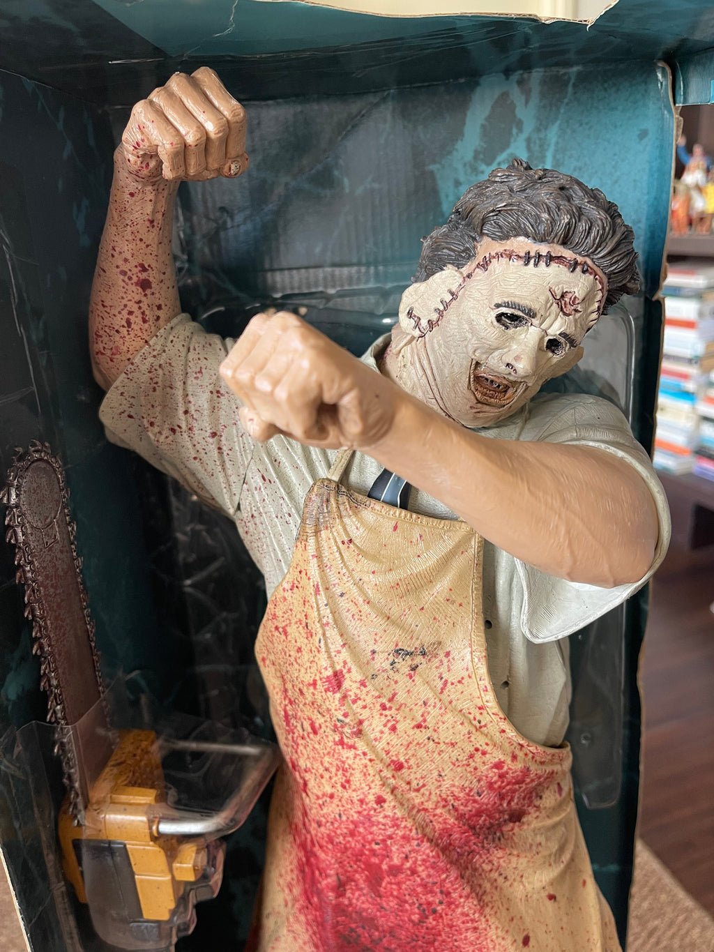 LEATHERFACE MOVIE MANIACS SERIES 4 ESCALA 1/4 18” PULGADAS CON SONIDO Y SENSOR DE SONIDO AÑO 2001
