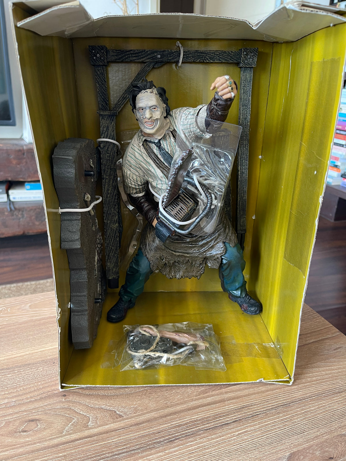 🪚 Leatherface – McFarlane Movie Maniacs Series 6 (escala 1/6)