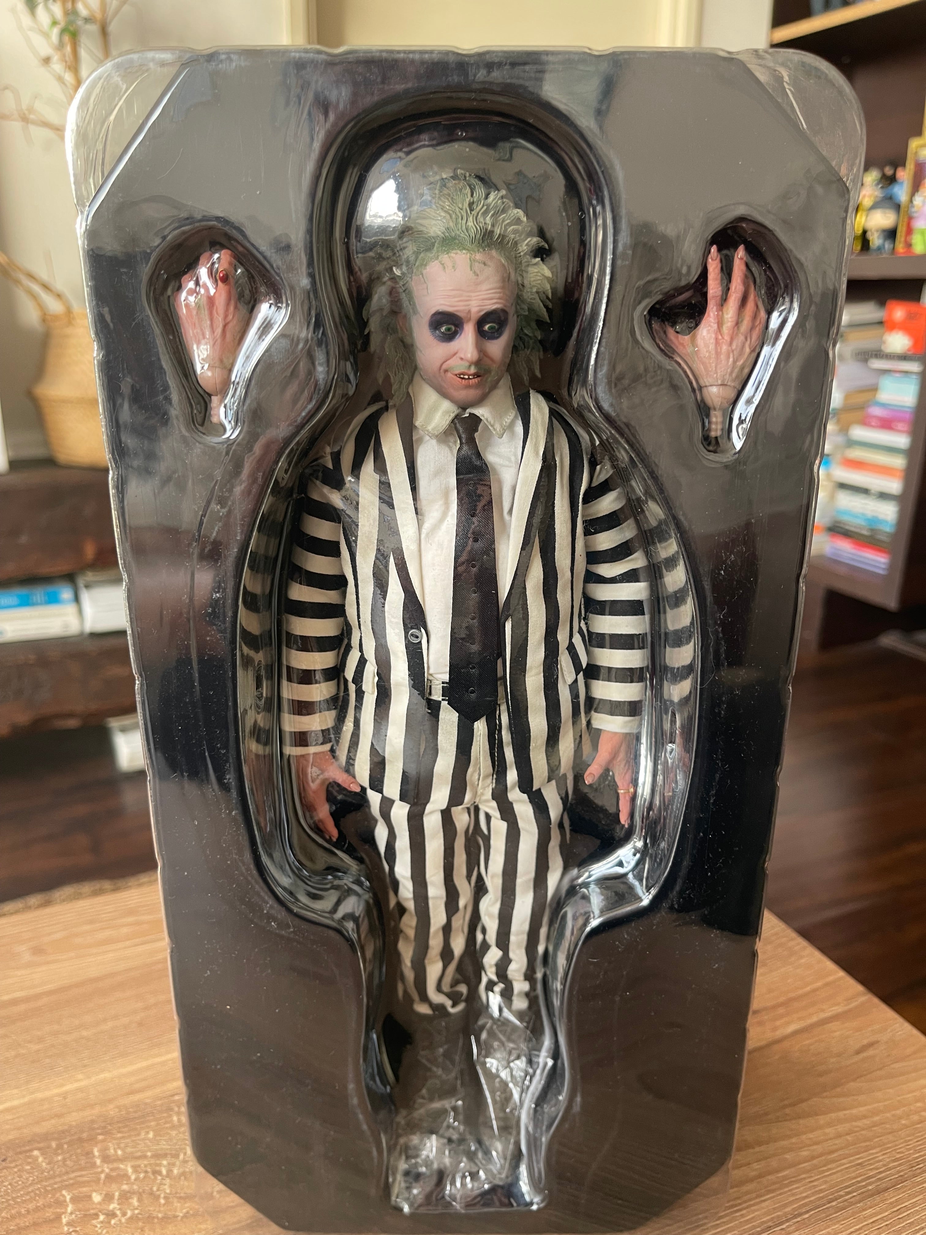 Beetlejuice-SIDESHOW 1/6 año 2016 + Lápida escala 1/6 SIDESHOW (De Resina oficial universal studios)