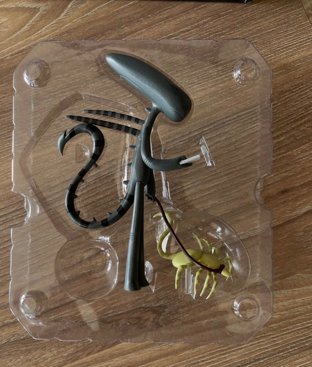 DIORAMA ALÍEN XENOMORPH LOOTCRATE (año 2018)