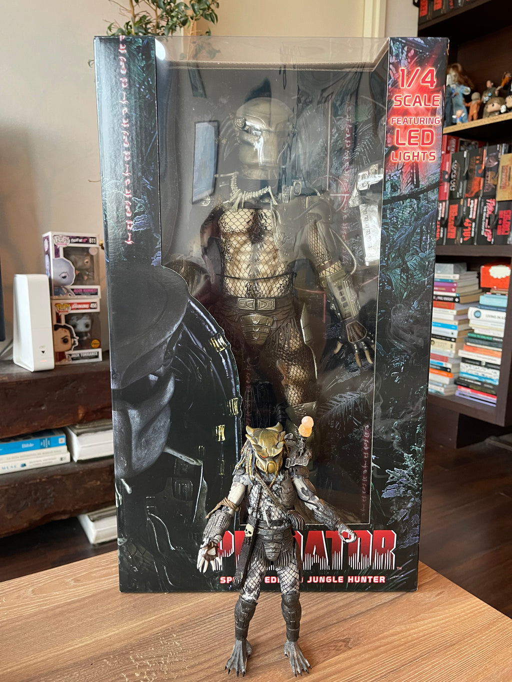 figura NECA Predator Jungle Hunter 1/4 Scale con LED