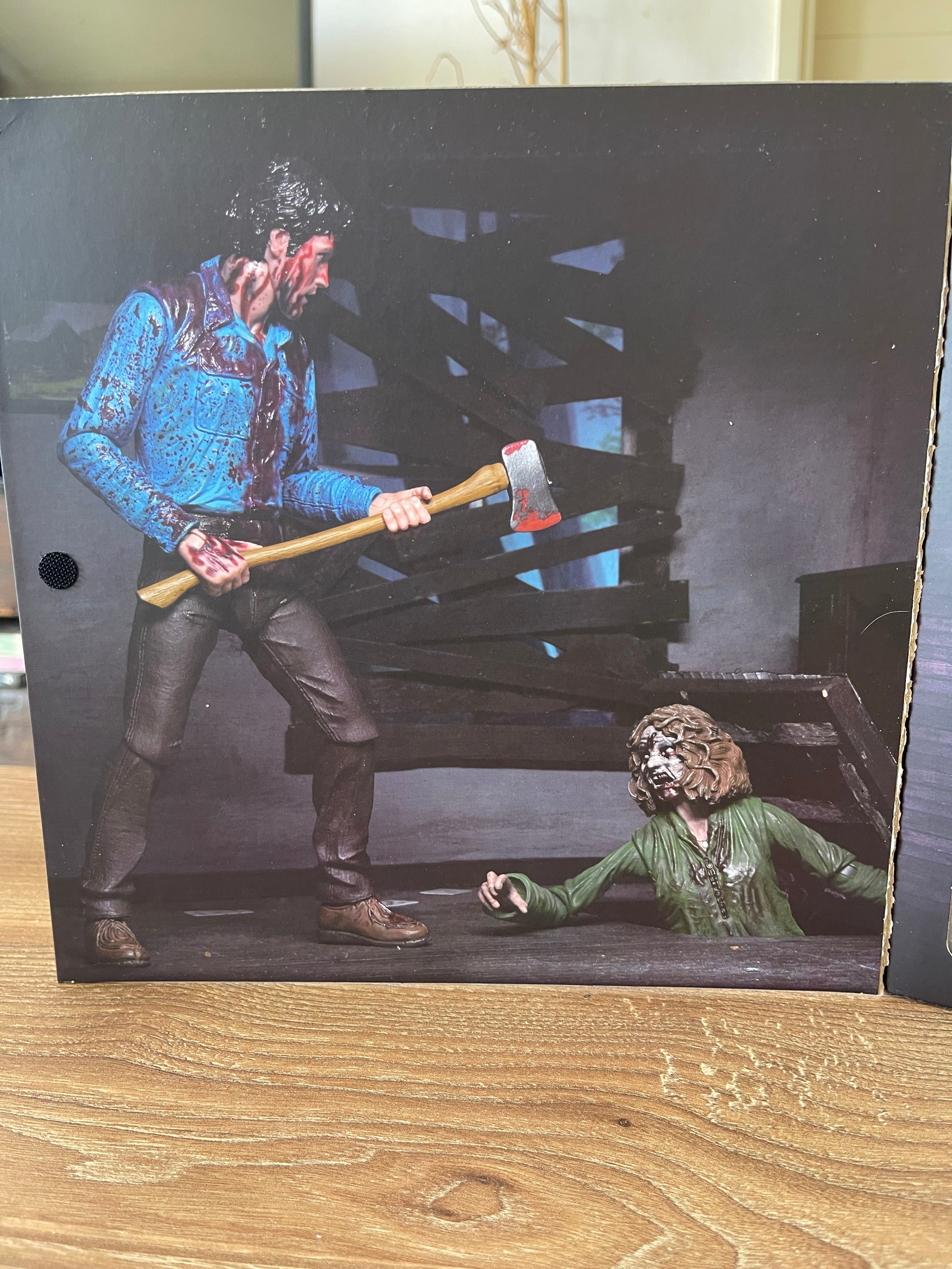 Neca – Ultimate Bloody Ash &amp; Cheryl Williams – Evil Dead 7"