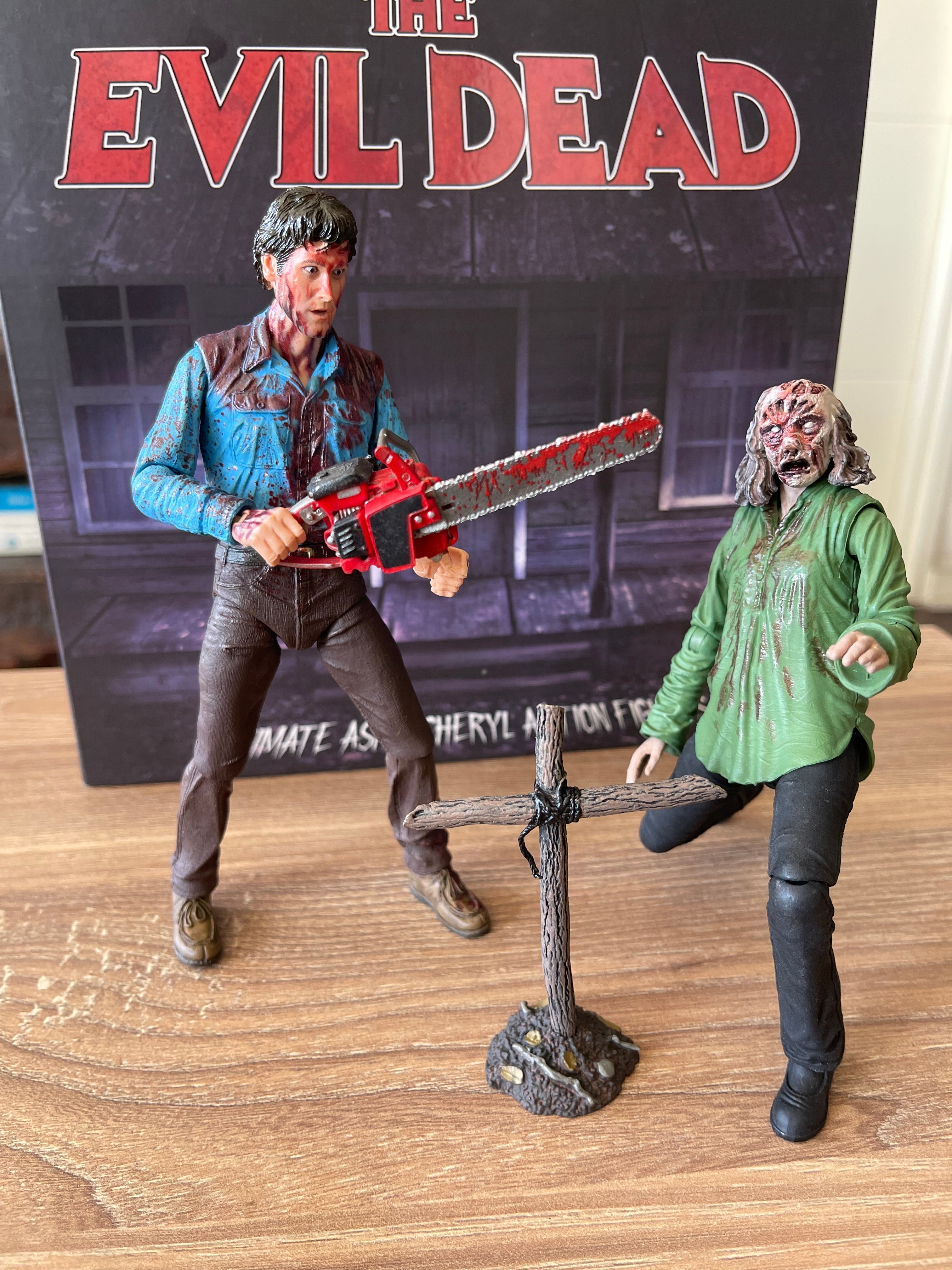 Neca – Ultimate Bloody Ash &amp; Cheryl Williams – Evil Dead 7"