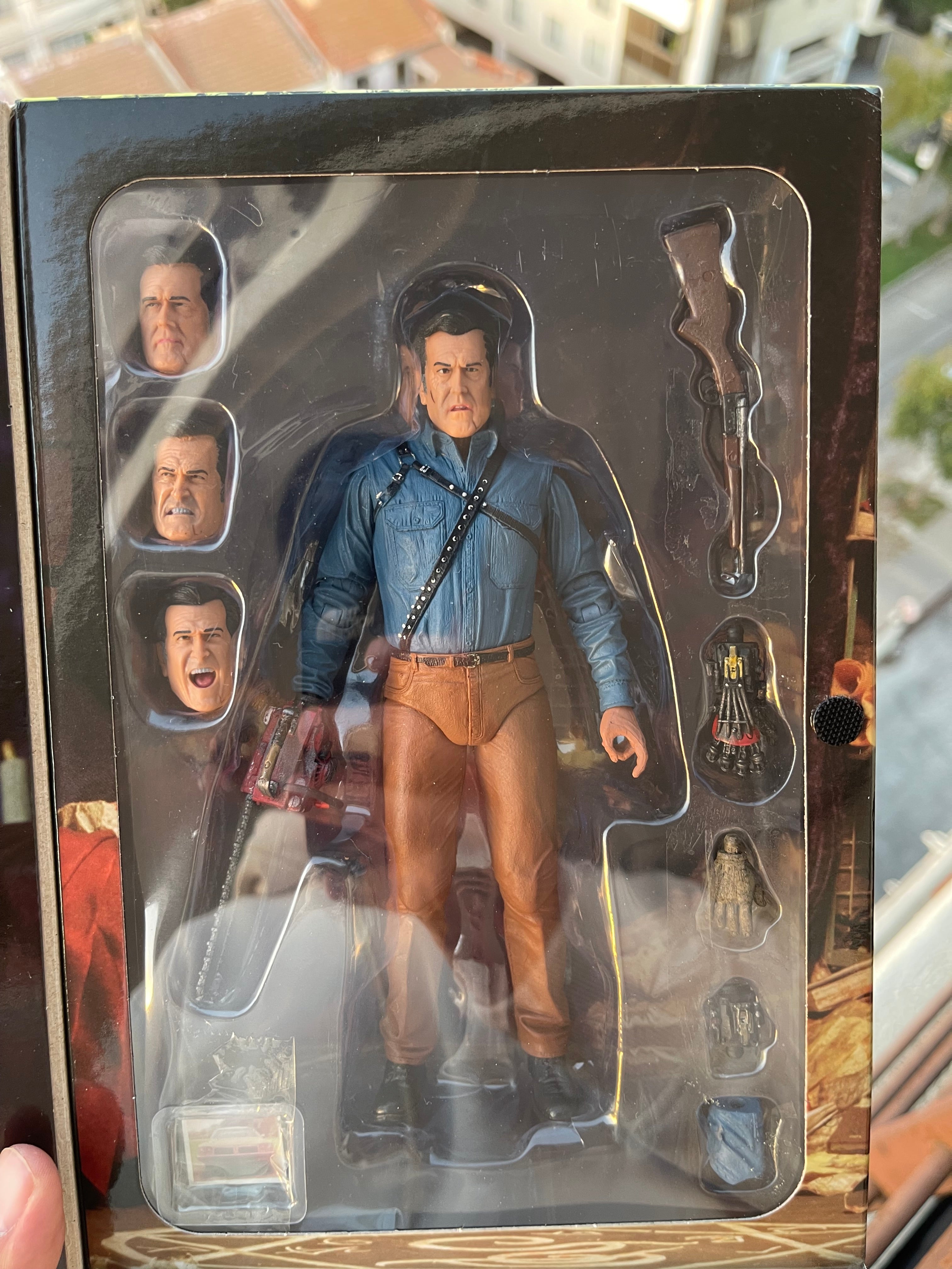 Ash vs Evil Dead (Ash Williams) Caja 3D Neca Ultimate