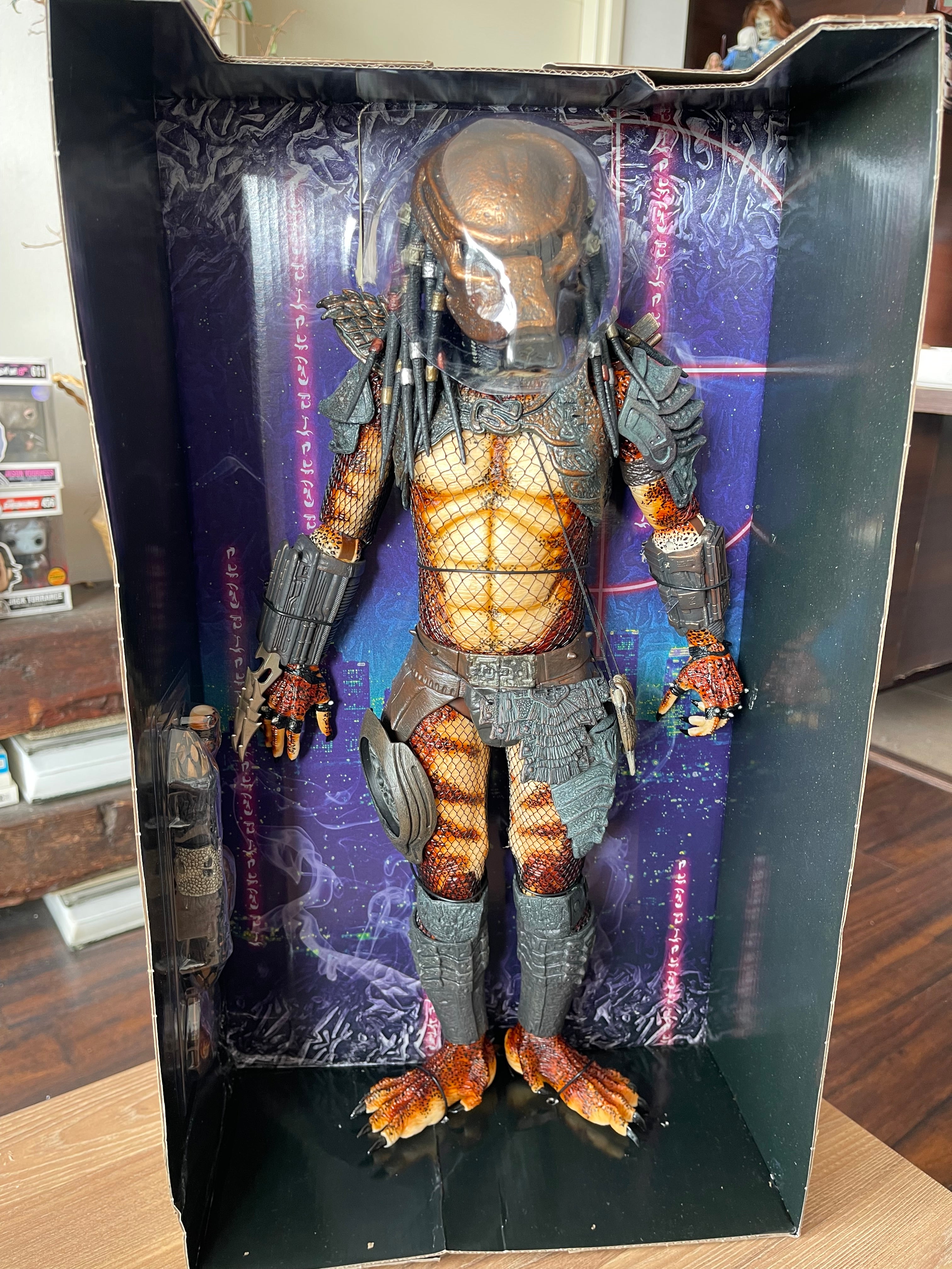 NECA Predator 2 City Hunter 1/4 Scale con LED
