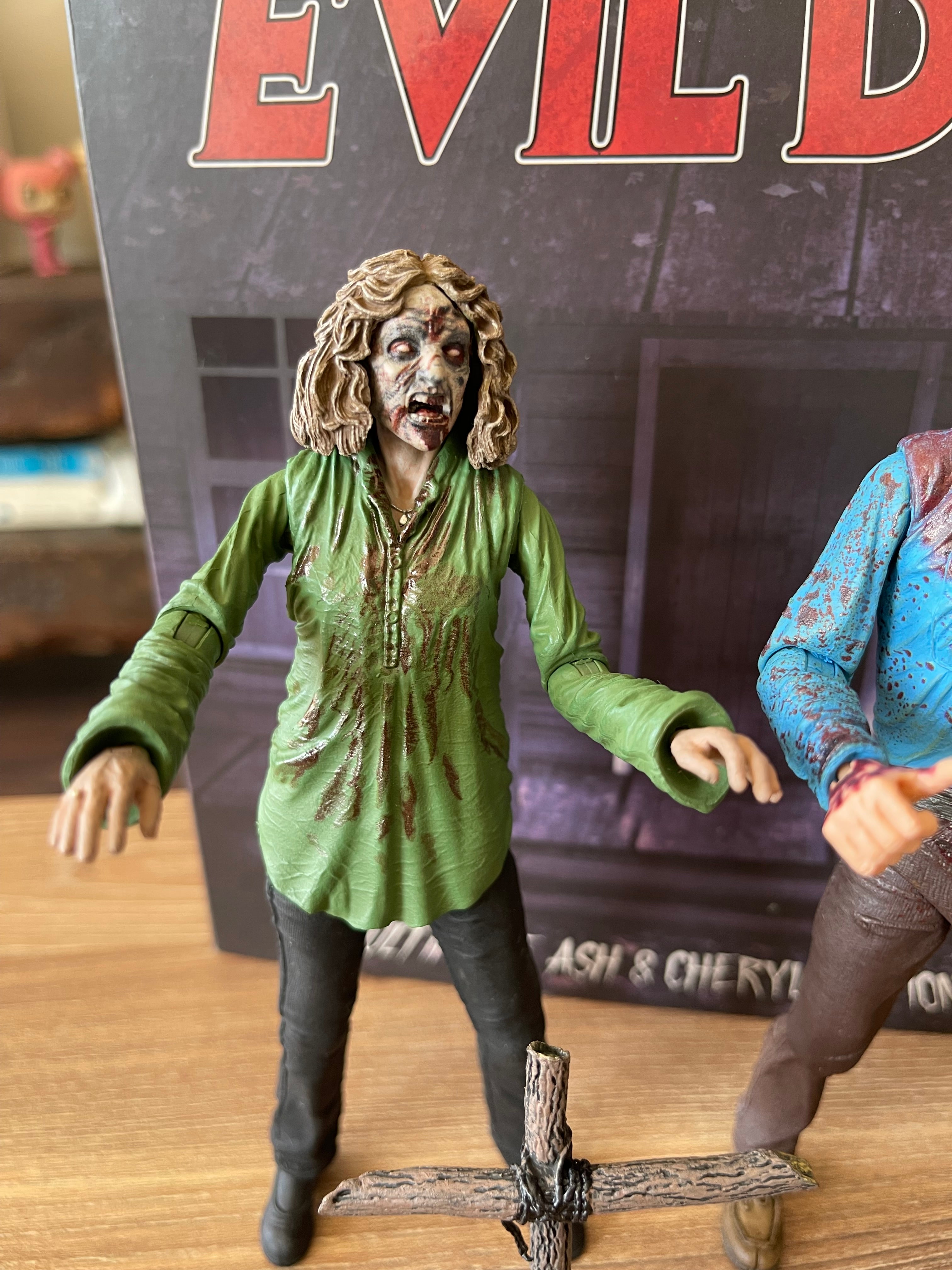 Neca – Ultimate Bloody Ash &amp; Cheryl Williams – Evil Dead 7"
