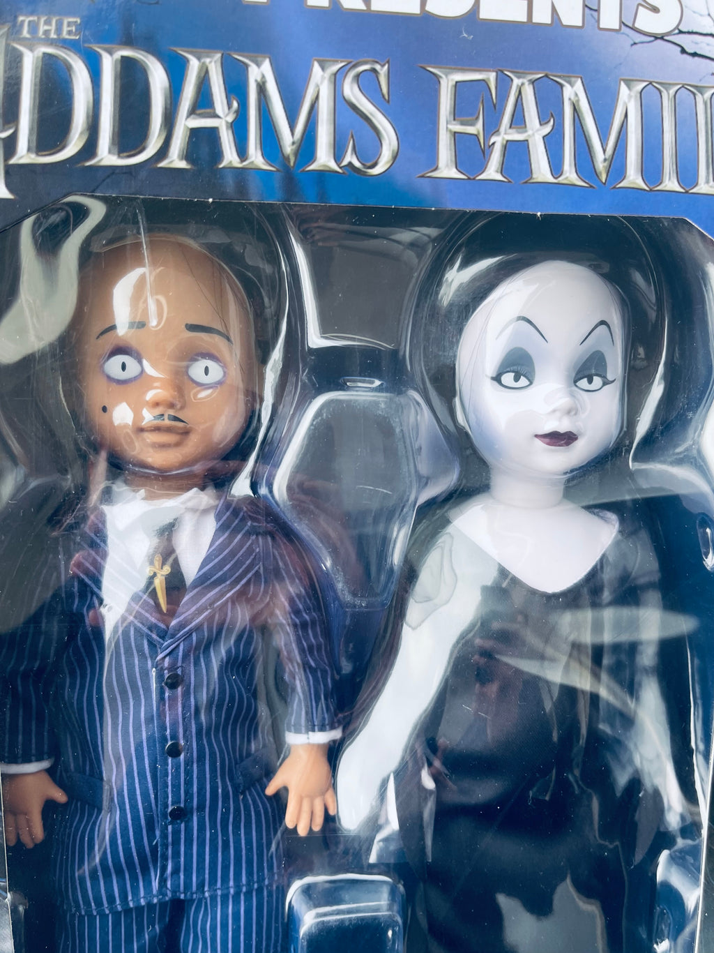 The Addams Family- Gómez & Morticia escala 1/6 MEZCO de la línea LLD