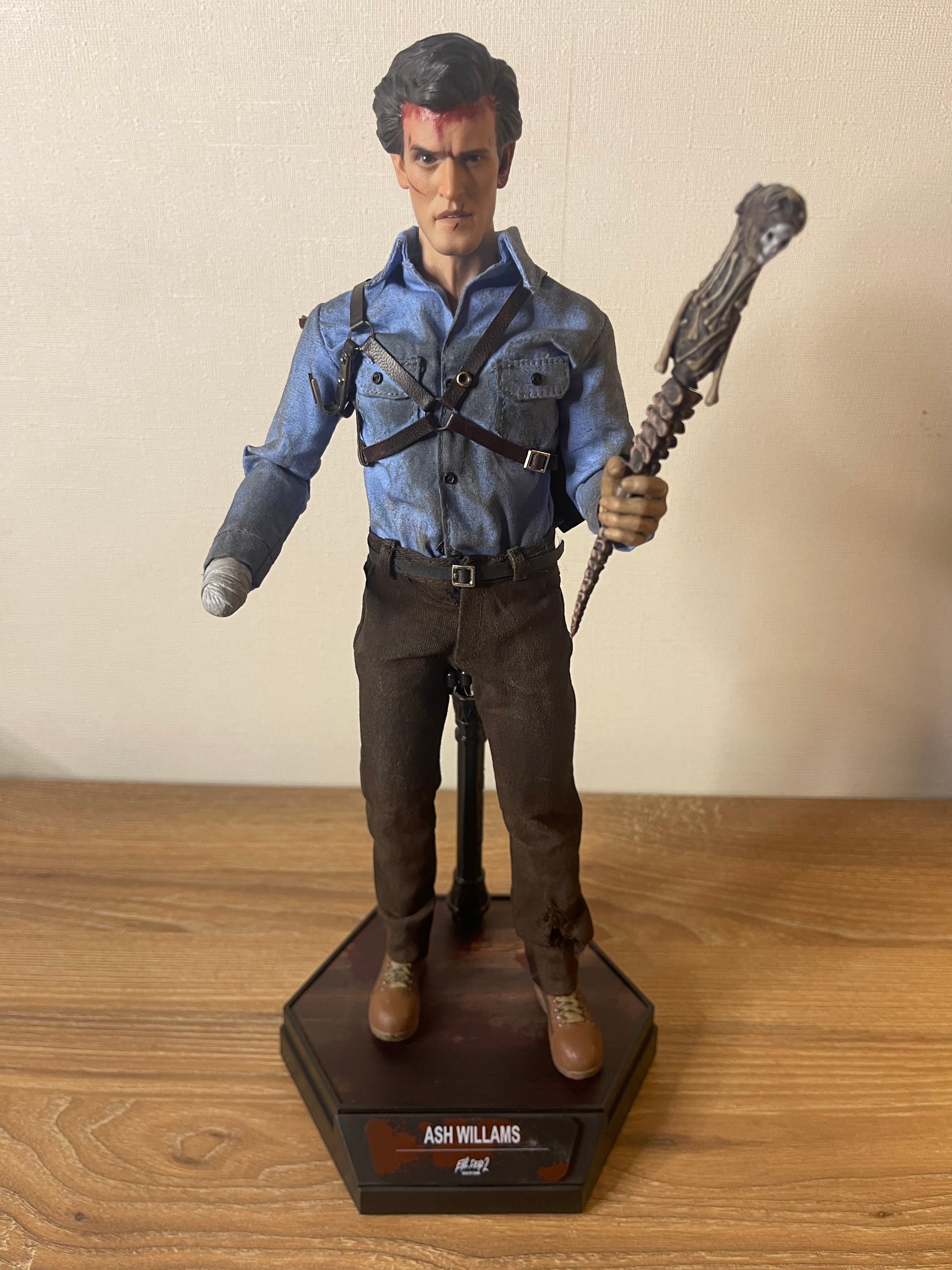 Ash Williams “The Evil Dead” 1/6 THE ASMUS COLLECTIBLES EDICIÓN (2014)