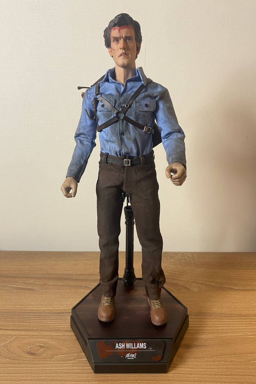 Ash Williams “The Evil Dead” 1/6 THE ASMUS COLLECTIBLES EDICIÓN (2014)