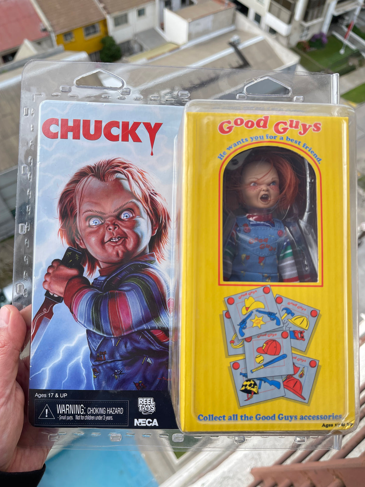 Chucky muñeco NECA Retro Cloth 8" con cuchillo