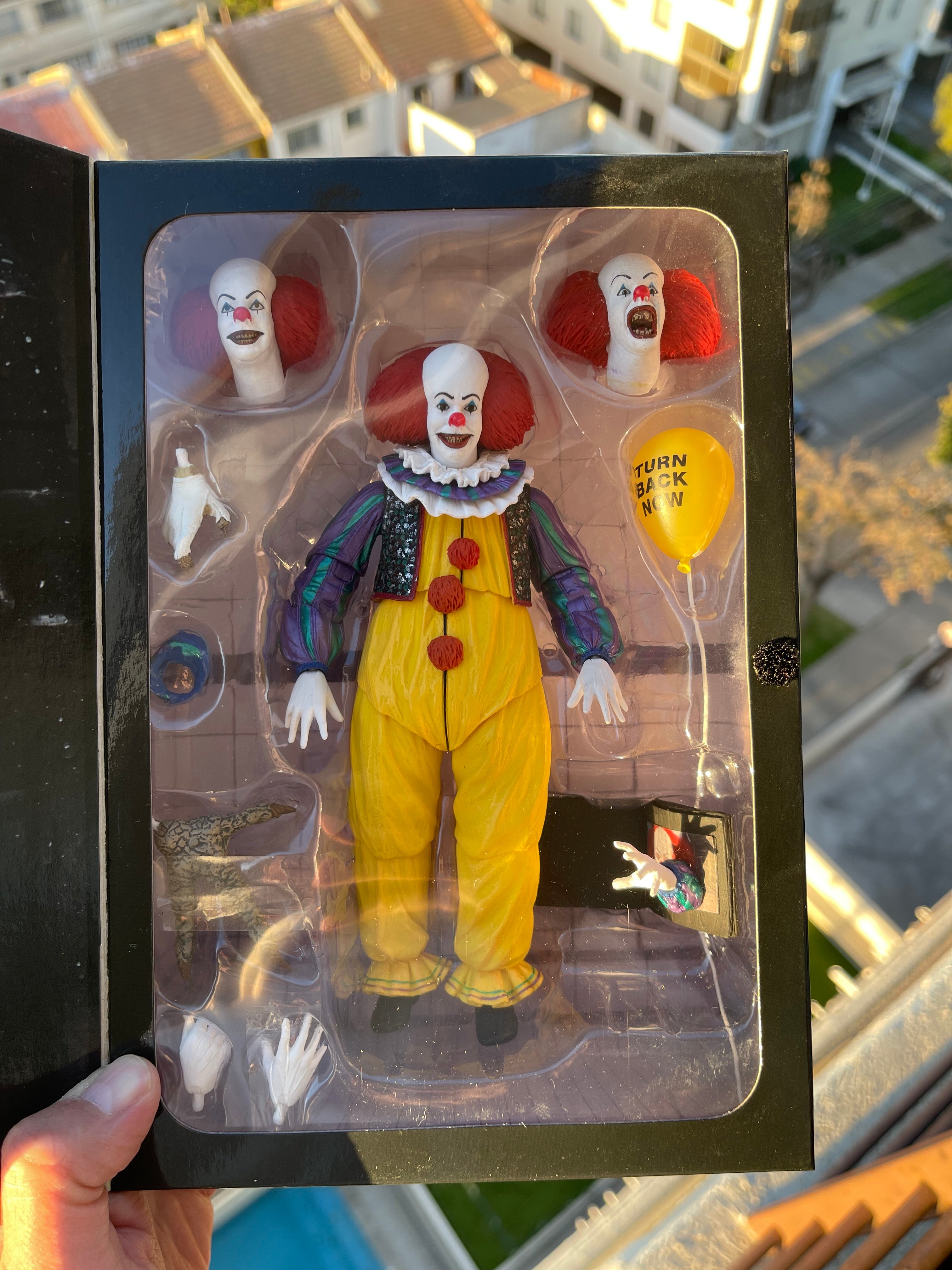 IT Pennywise 1990 Neca Ultimate (Caja Negra)