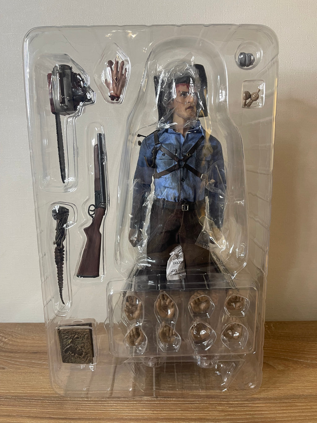 Ash Williams “The Evil Dead” 1/6 THE ASMUS COLLECTIBLES EDICIÓN (2014)