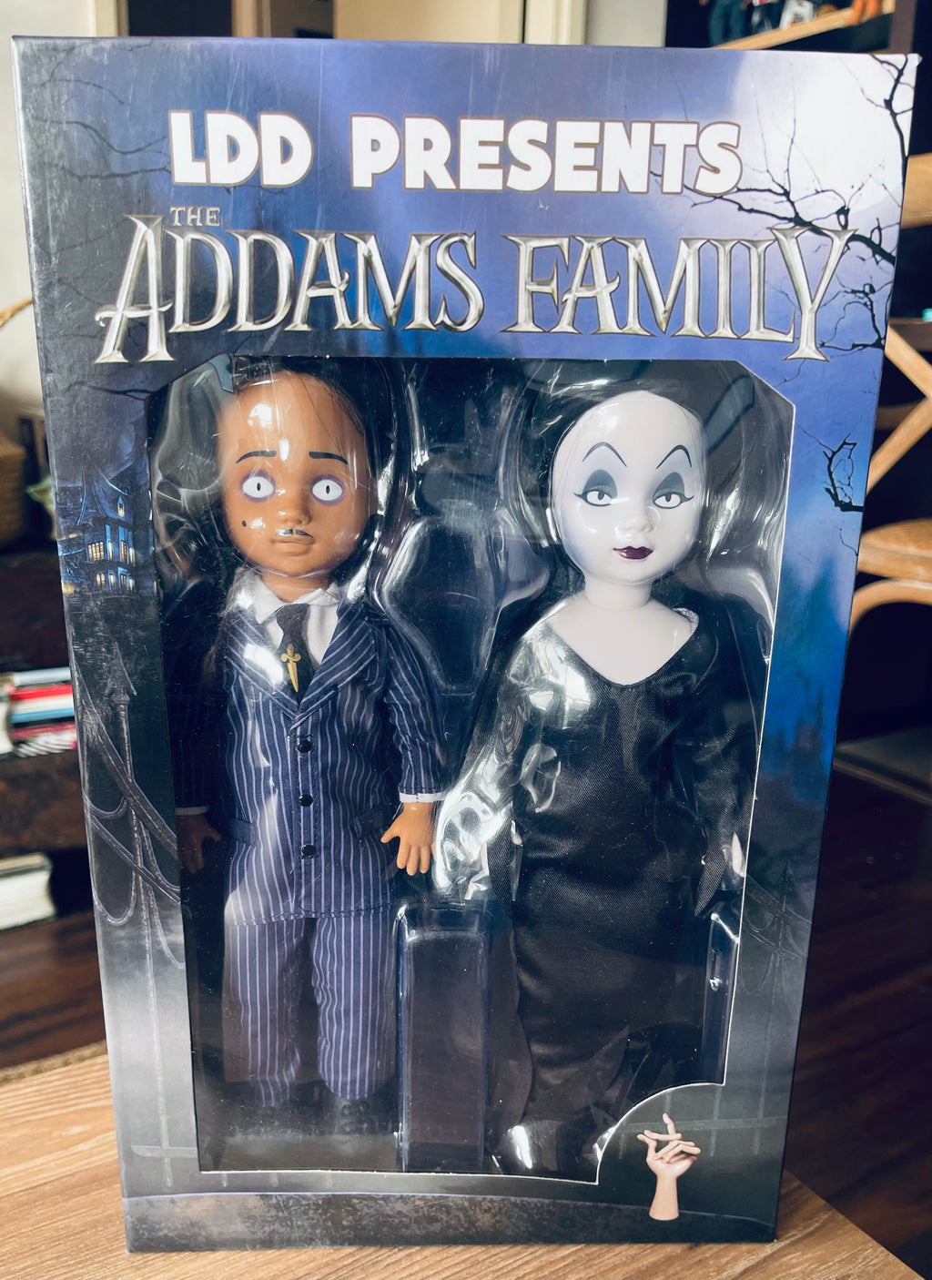 The Addams Family- Gómez & Morticia escala 1/6 MEZCO de la línea LLD