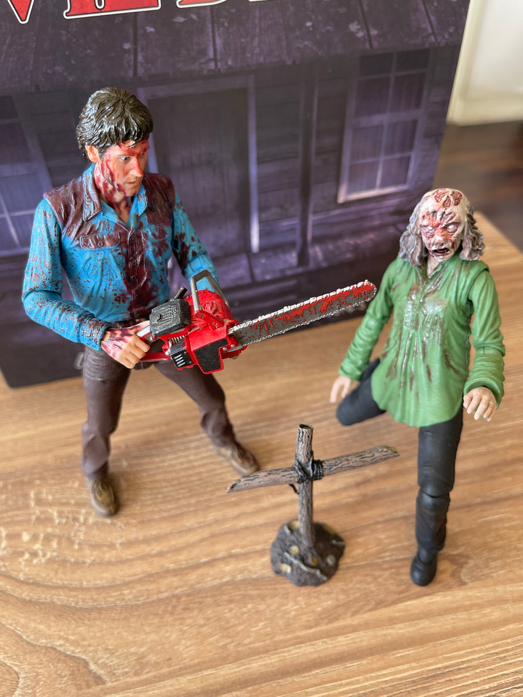 Neca – Ultimate Bloody Ash &amp; Cheryl Williams – Evil Dead 7"