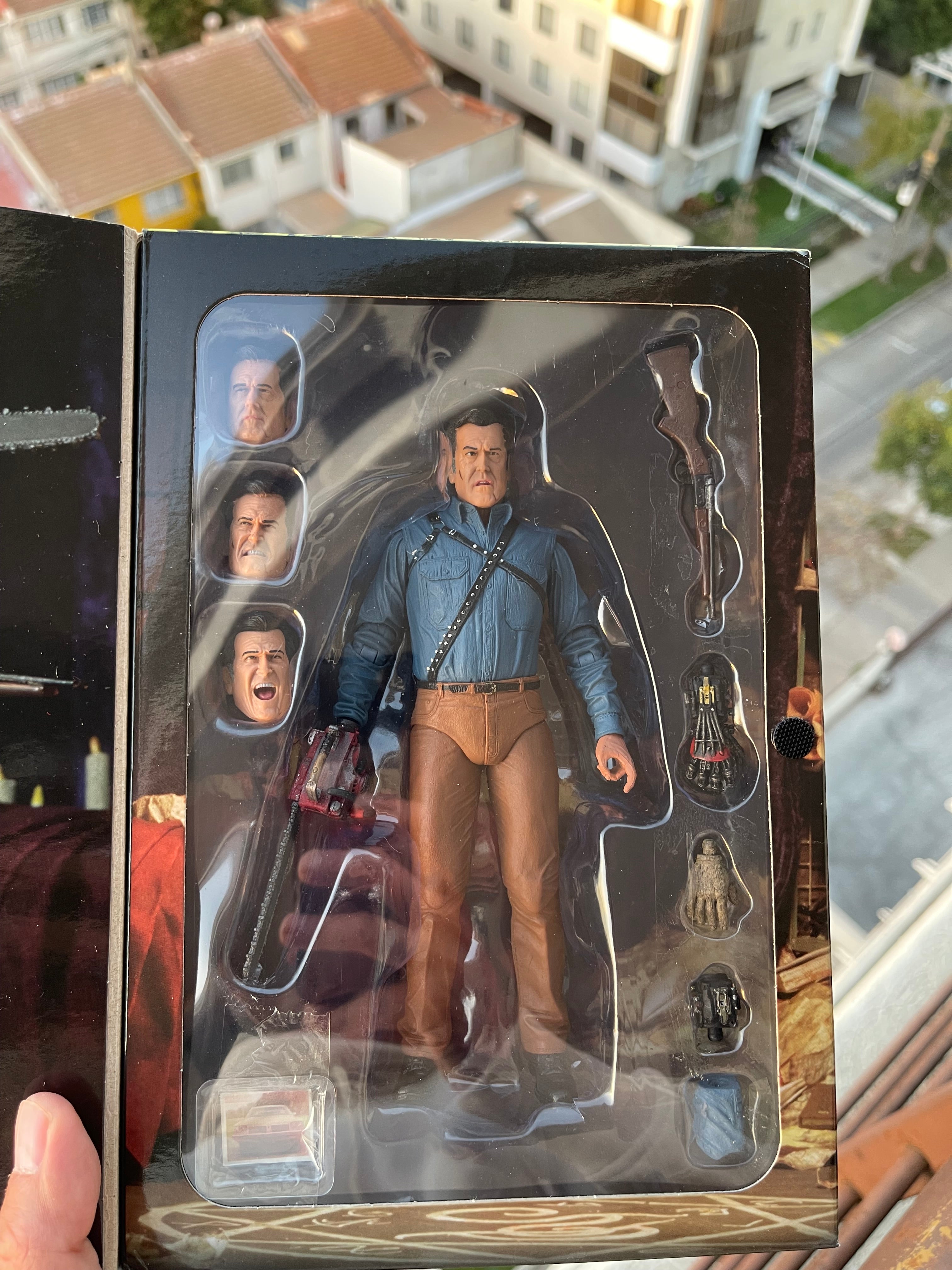 Ash vs Evil Dead (Ash Williams) Caja 3D Neca Ultimate