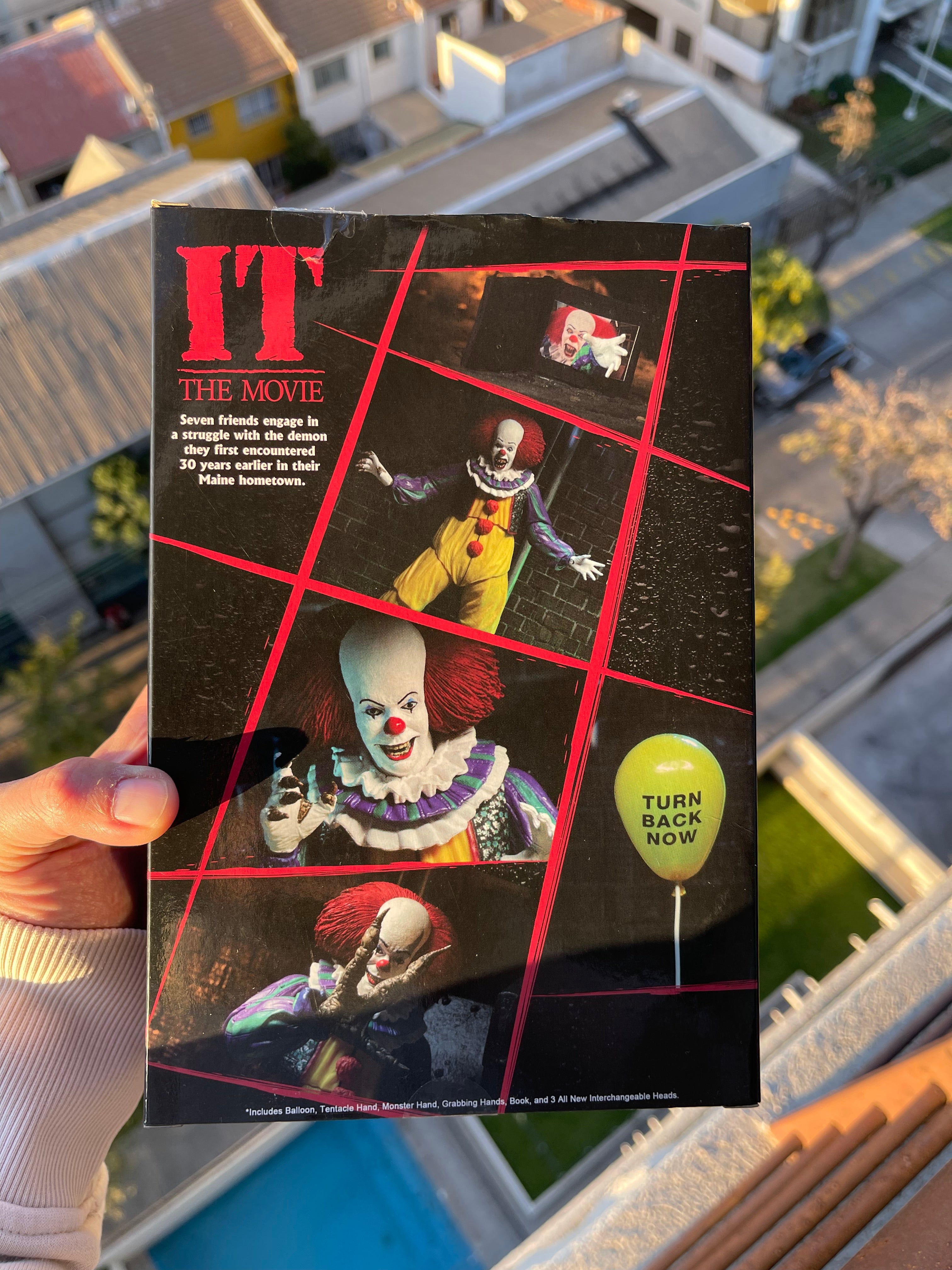 IT Pennywise 1990 Neca Ultimate (Caja Negra)
