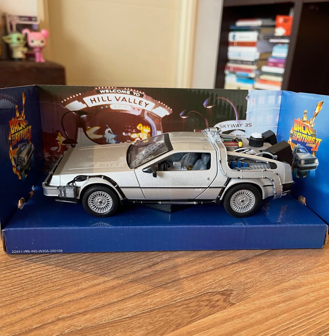 DeLorean Back  to the future II WELLY ESCALA 1:24 DIE CAST