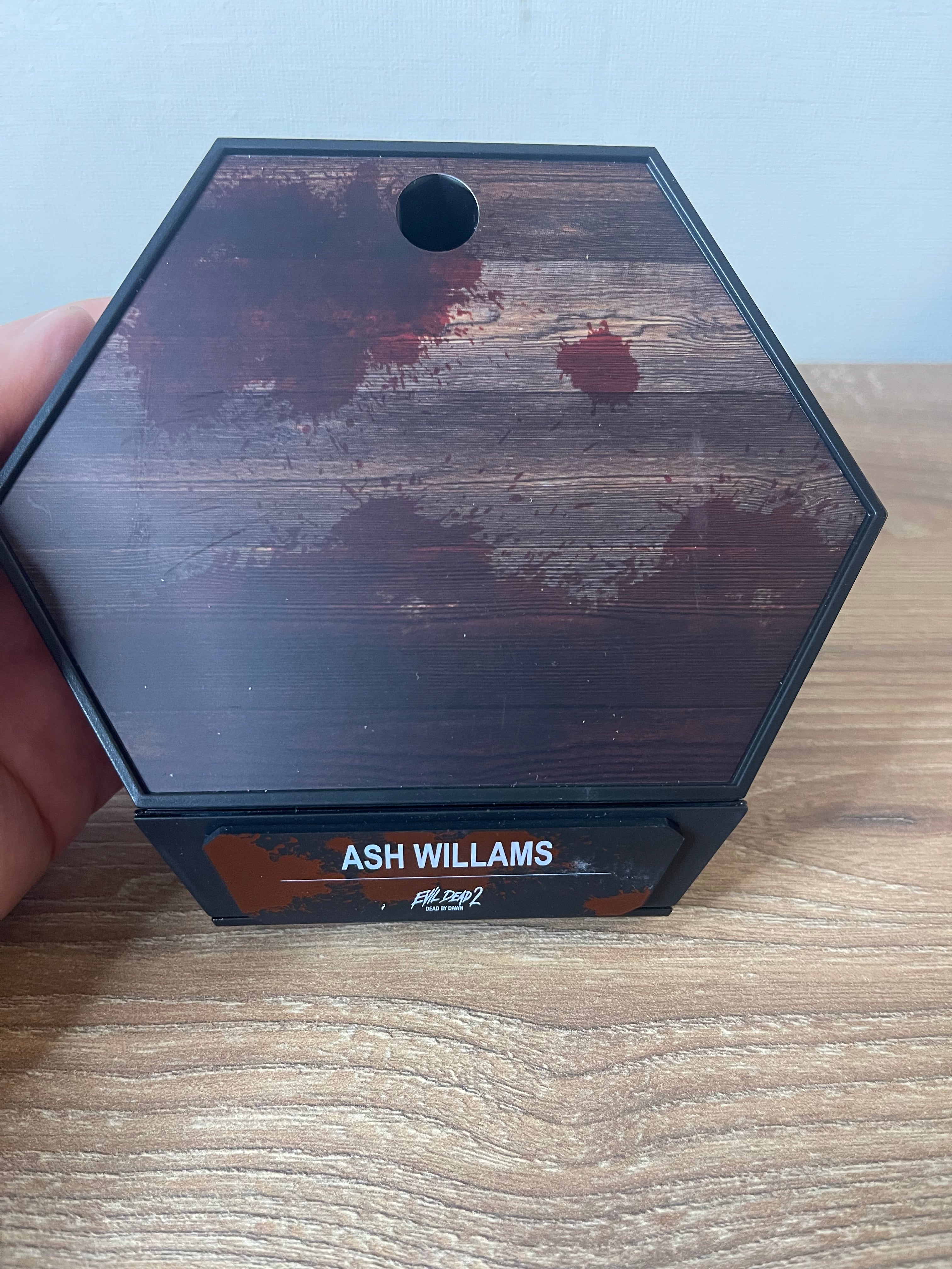Ash Williams “The Evil Dead” 1/6 THE ASMUS COLLECTIBLES EDICIÓN (2014)