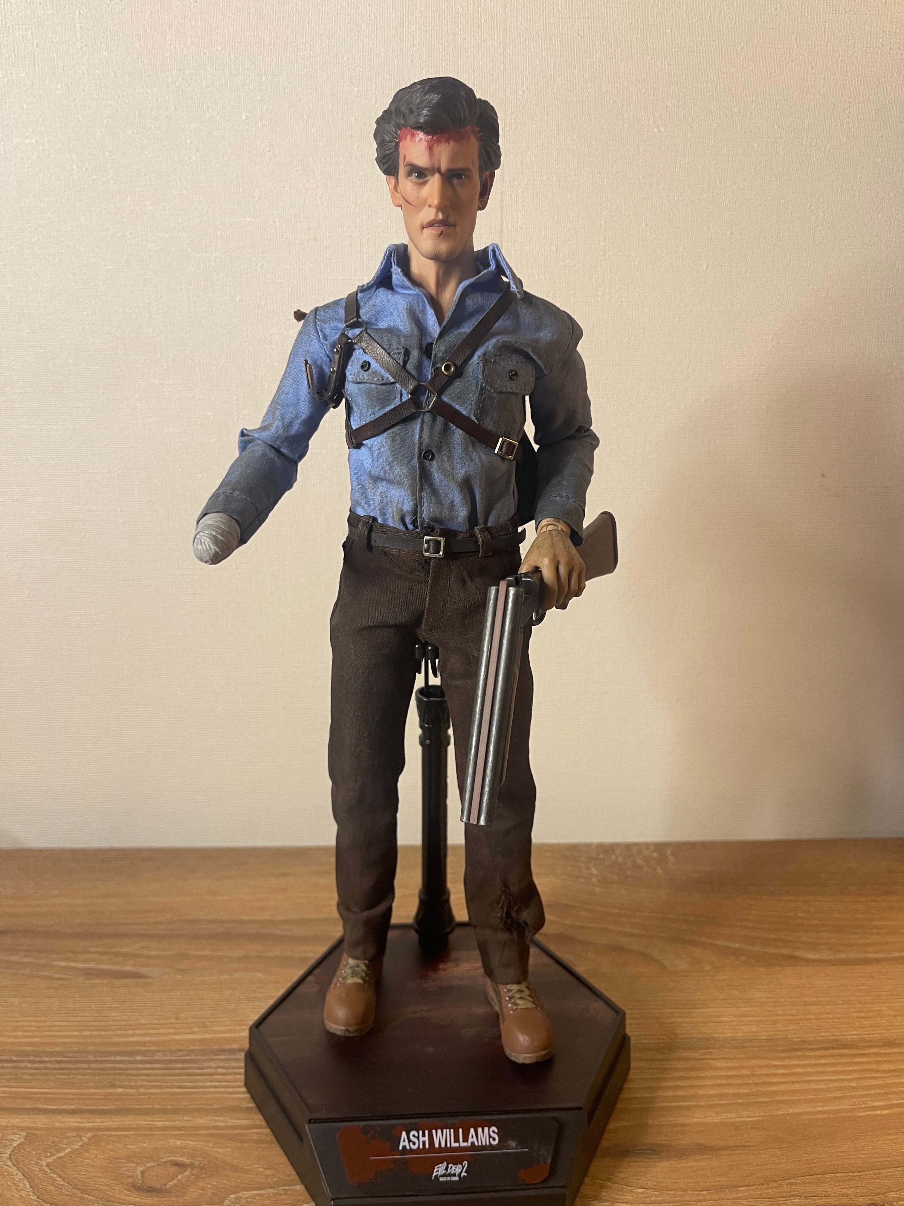 Ash Williams “The Evil Dead” 1/6 THE ASMUS COLLECTIBLES EDICIÓN (2014)