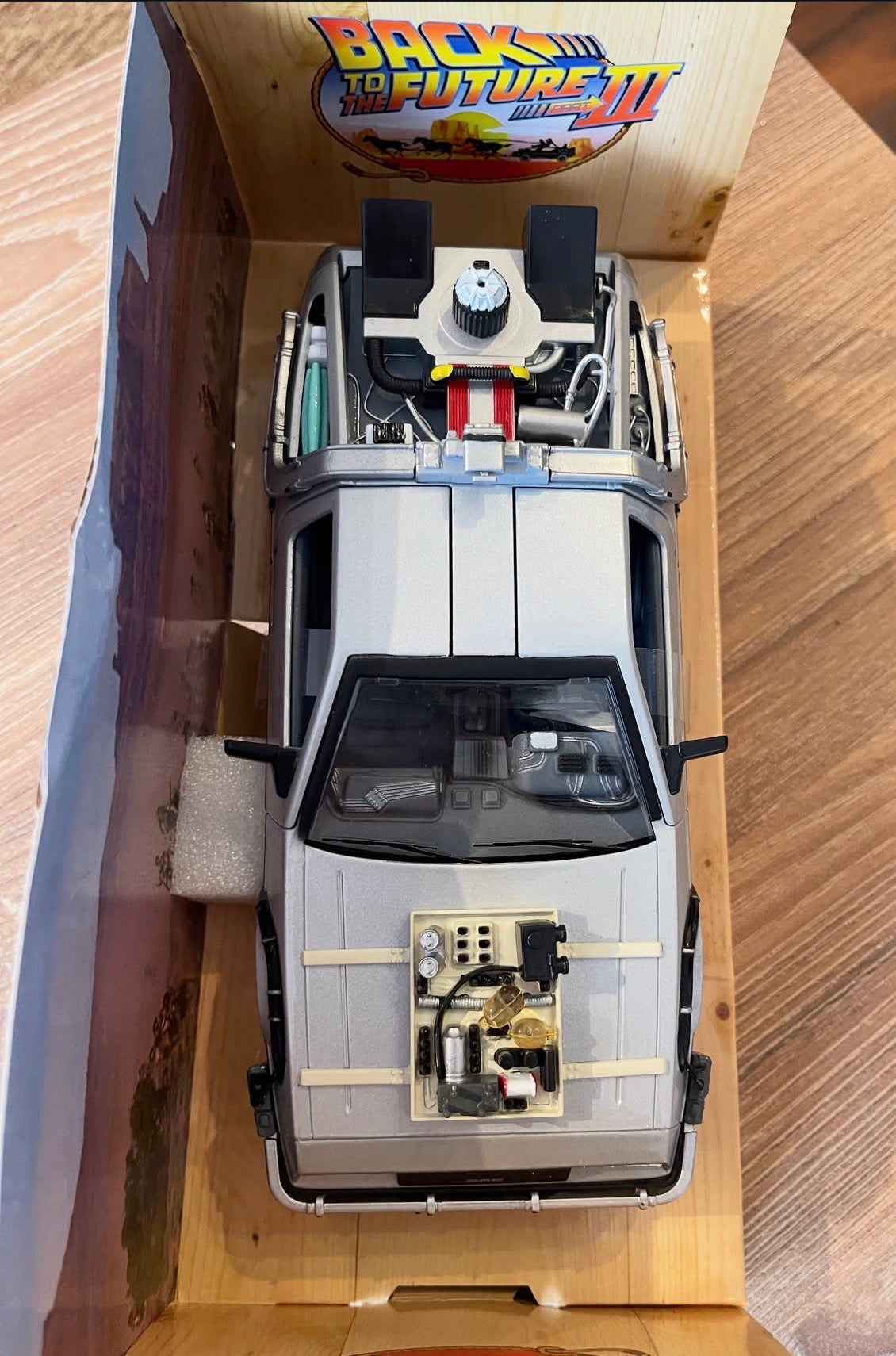 DeLorean Time Machine back to the future III Escala 1:24 DIE CAST WELLY